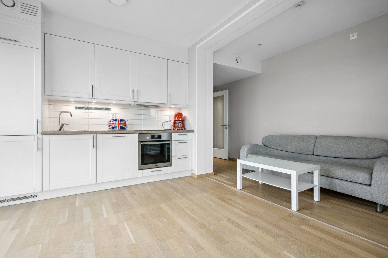 Romslig stue med gode møbleringsmuligheter. Galleribilde