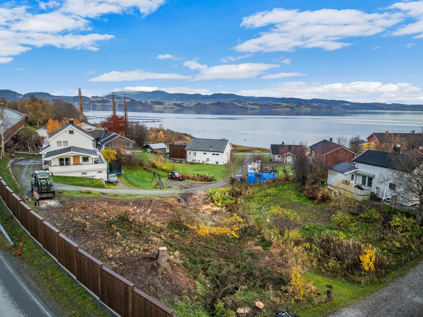 Tomten ligger i et rolig og familievennlig område. Galleribilde