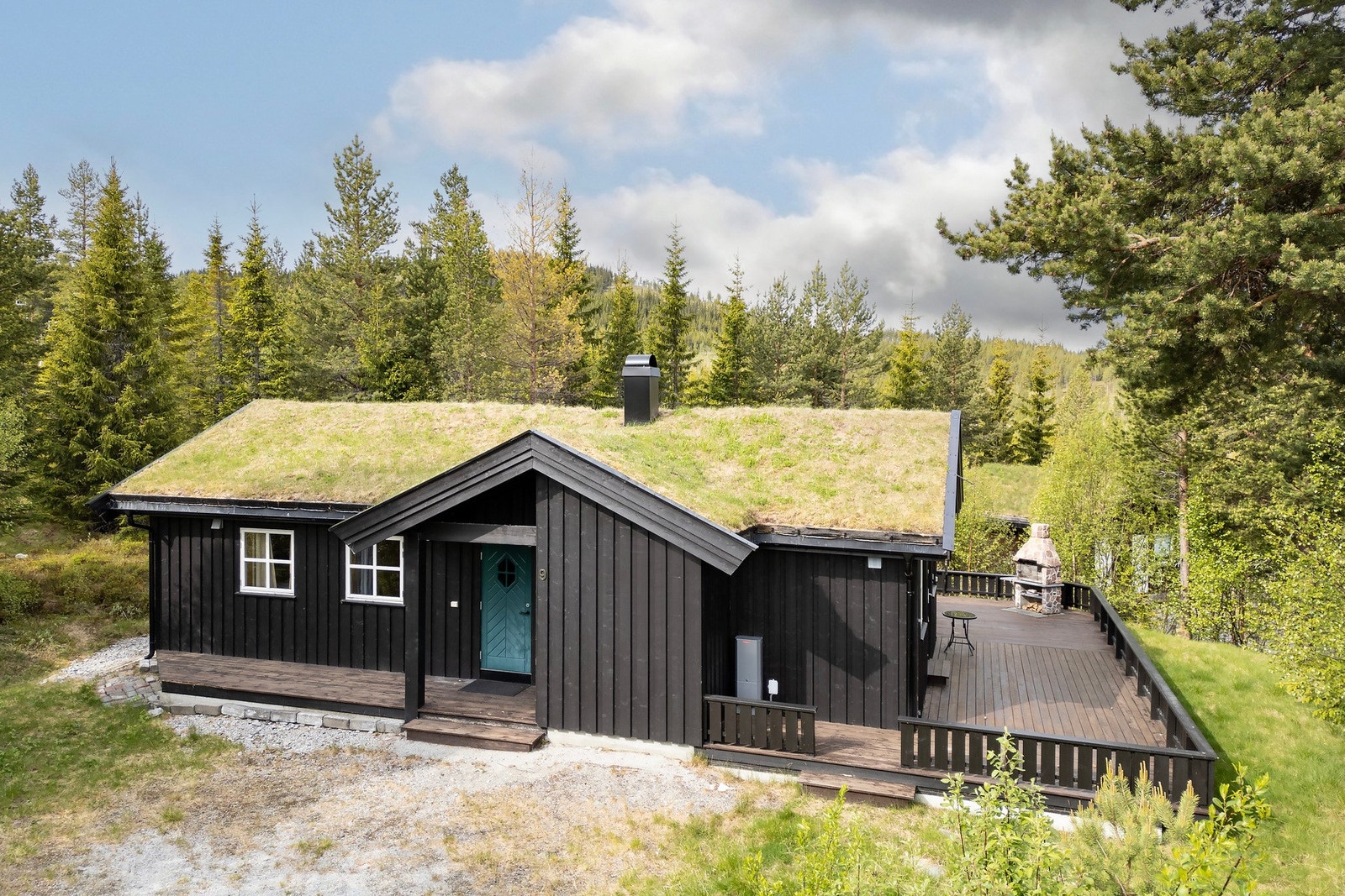 Privatmegleren Hallingdal v/ Morten Liavaag har gleden av å presentere Vestre Tverrlie 9! Galleribilde