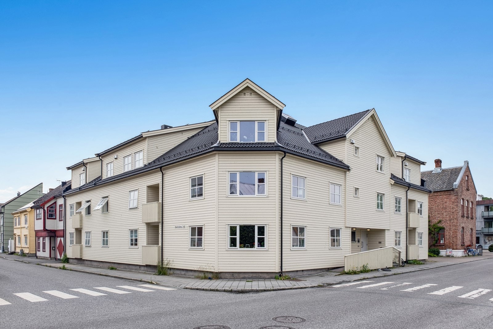 Leiligheten har en sentral beliggenhet med enkel adkomst i 1. etasje. Galleribilde