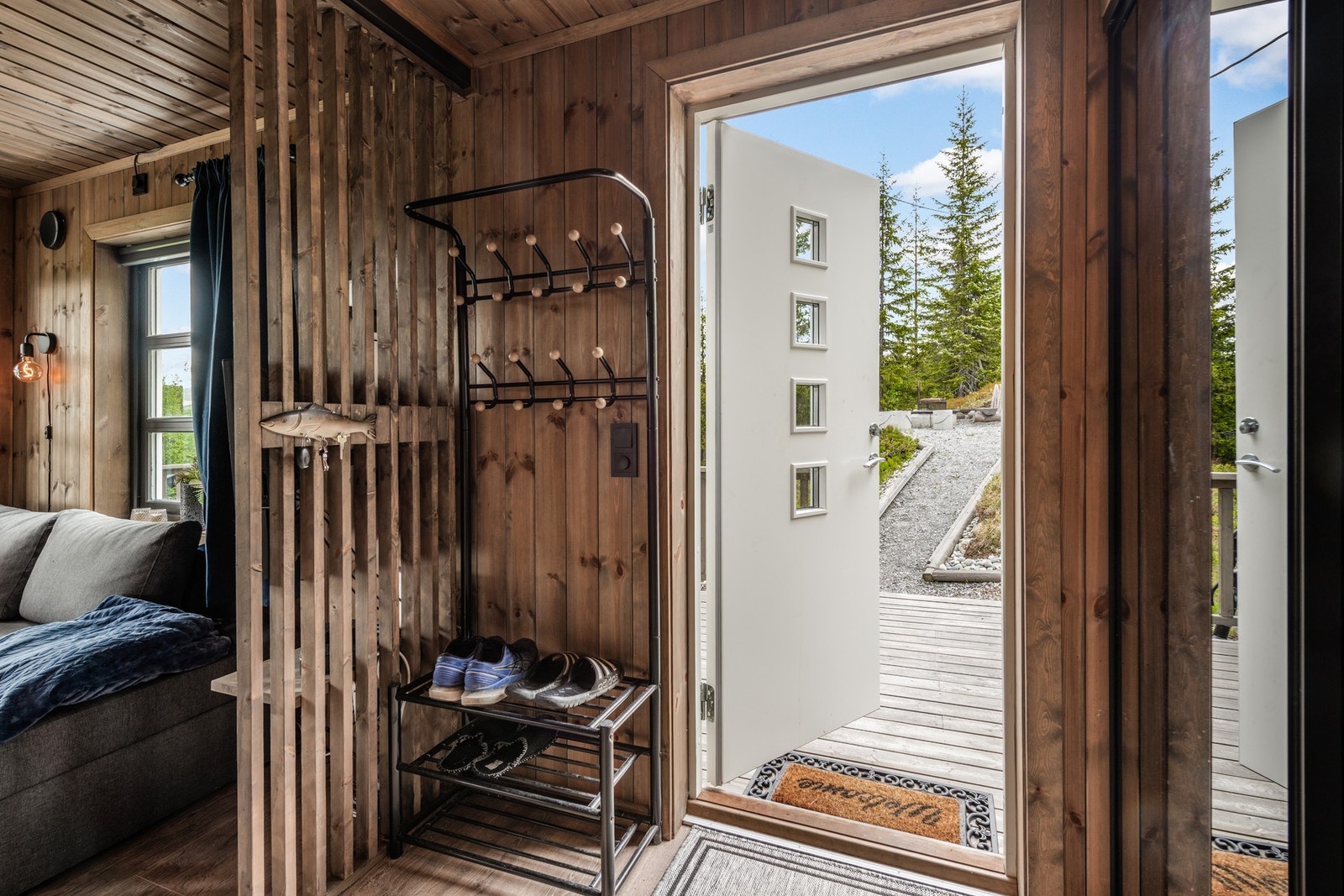 Velkommen inn til hytta! Innvendige bilder og sommerbilder er tatt av fotograf Terje Bjørnsen. Galleribilde