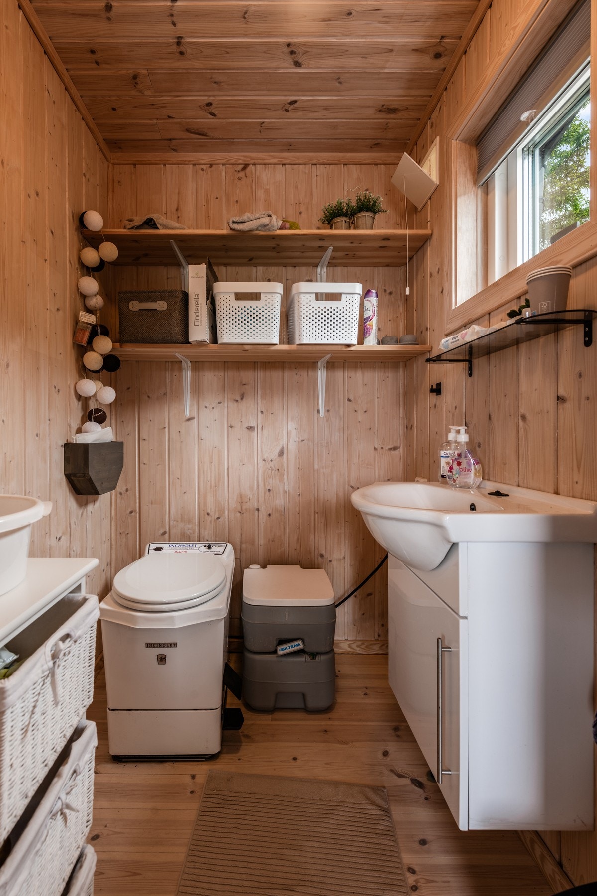 Toalettrom. Galleribilde