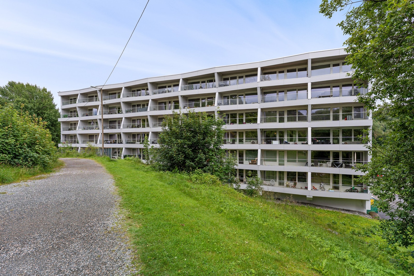 Det er mange turstier like utenfor inngangsdøren. Galleribilde