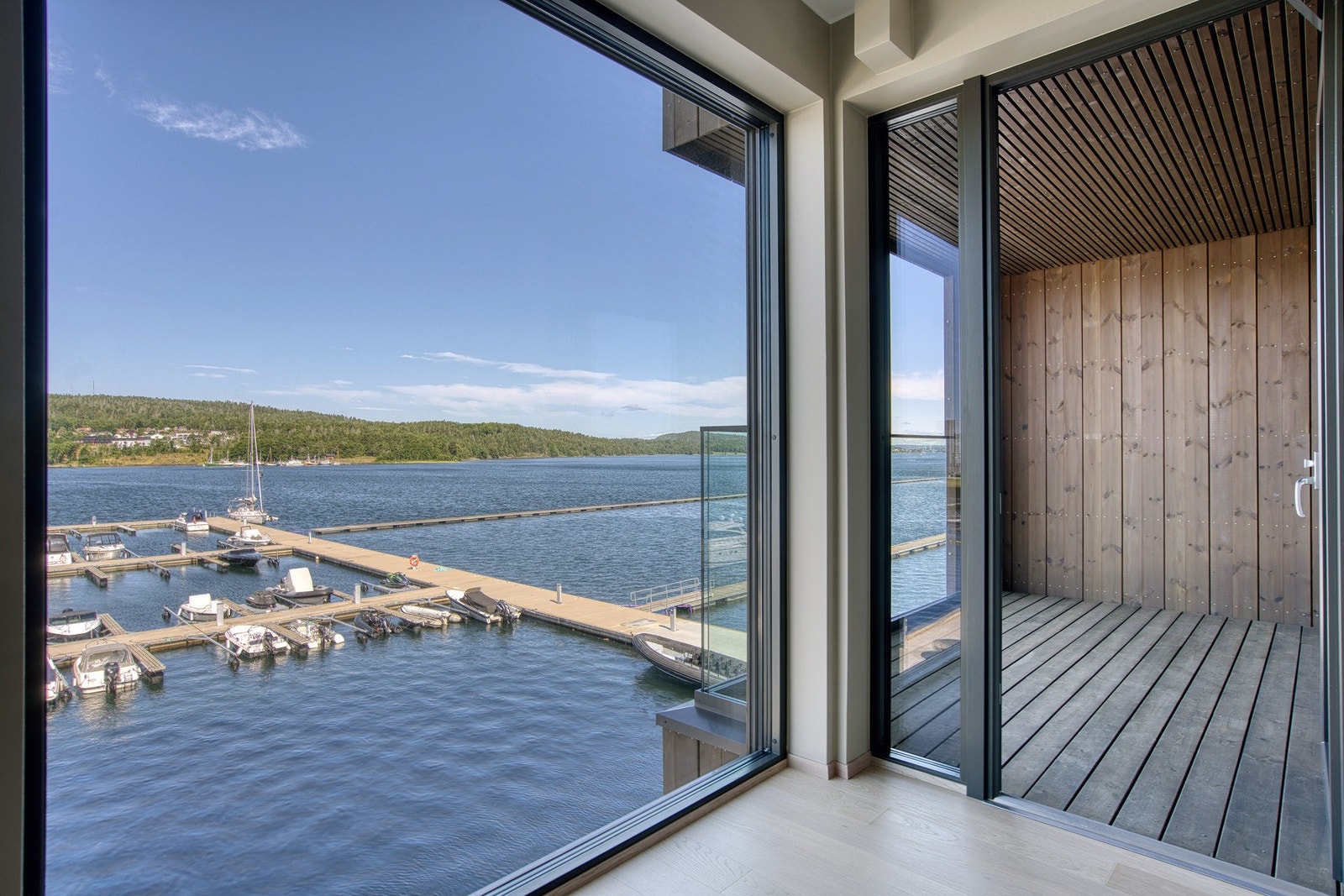 Fra stuen er det utgang til en overbygd balkong på ca. 8 kvm Galleribilde