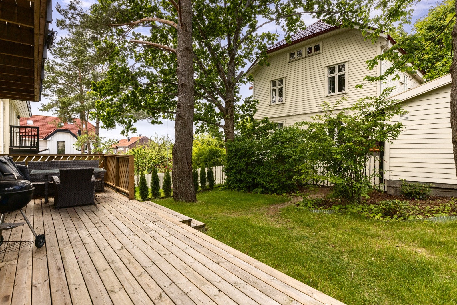 Fra terrassen er det også tilgang til resten av uteområdet. Galleribilde