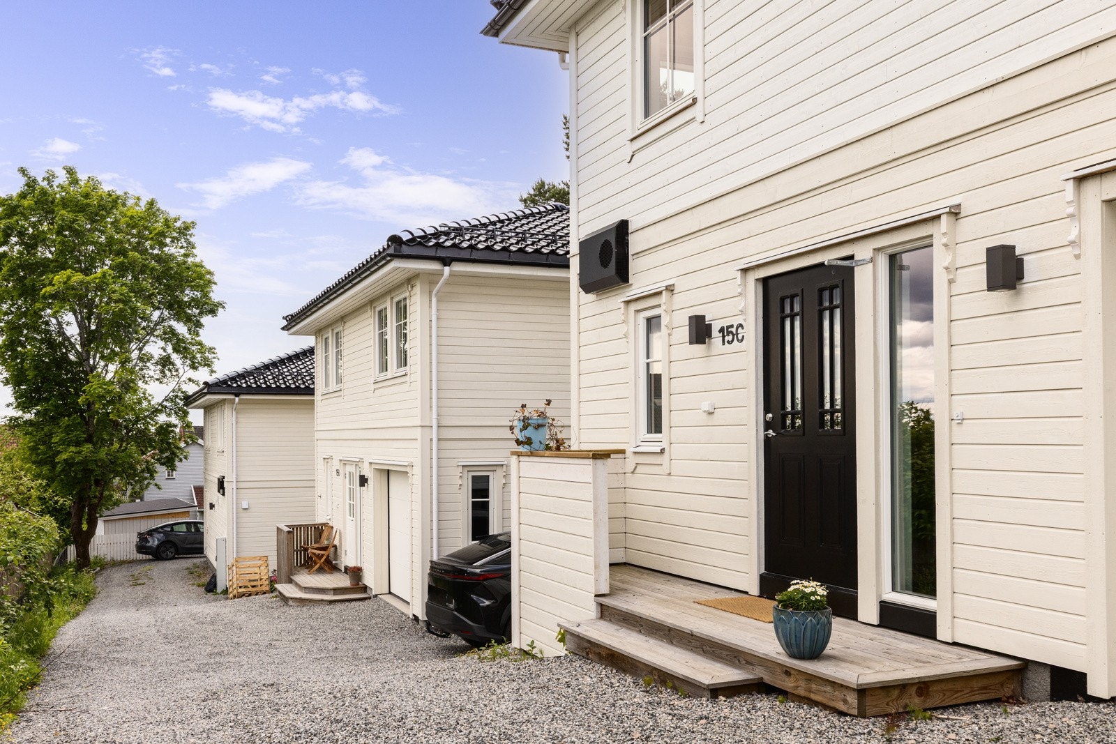 Boligen har et innbydende inngangsparti. Galleribilde