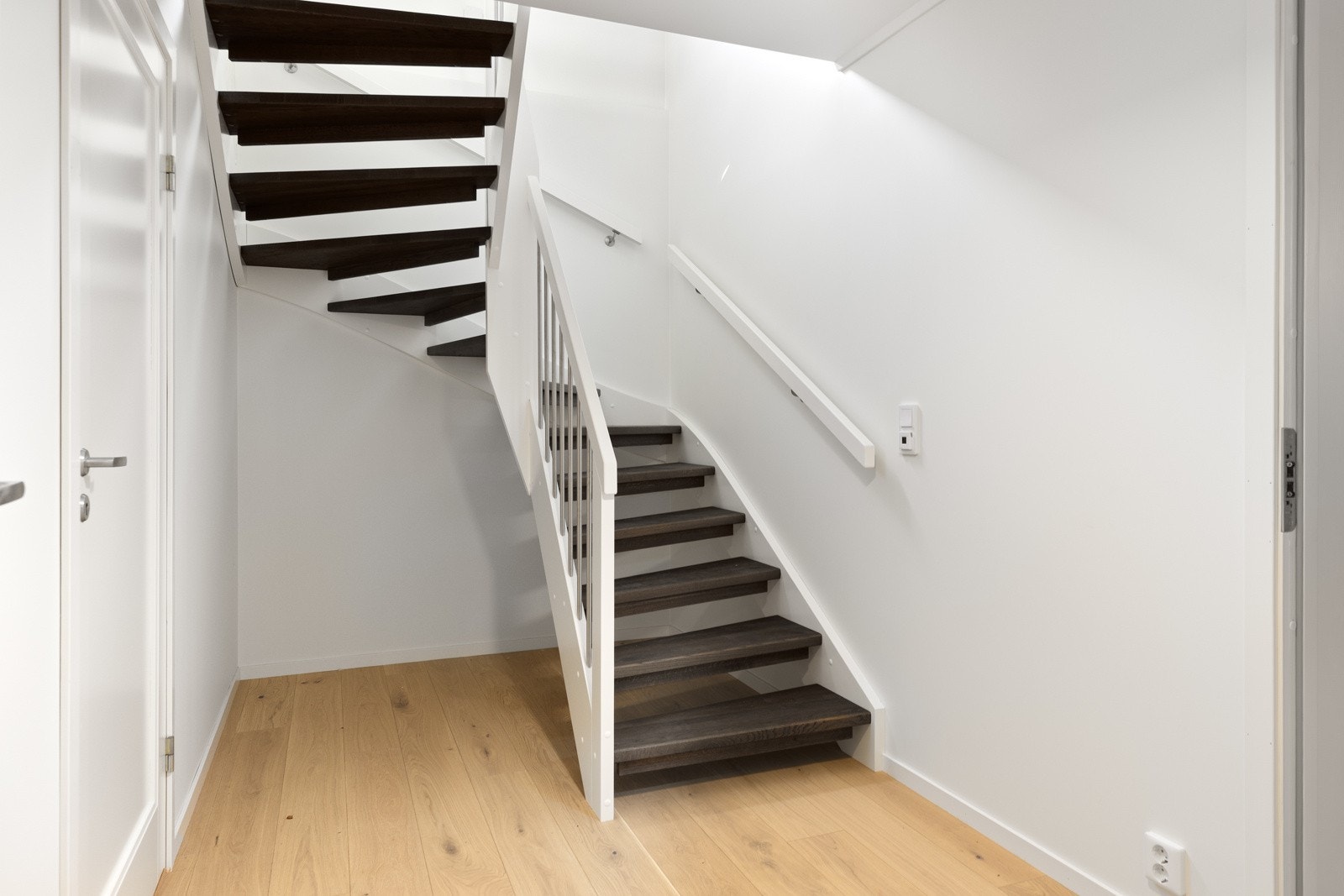 Trapperom kjelleretasje. Galleribilde