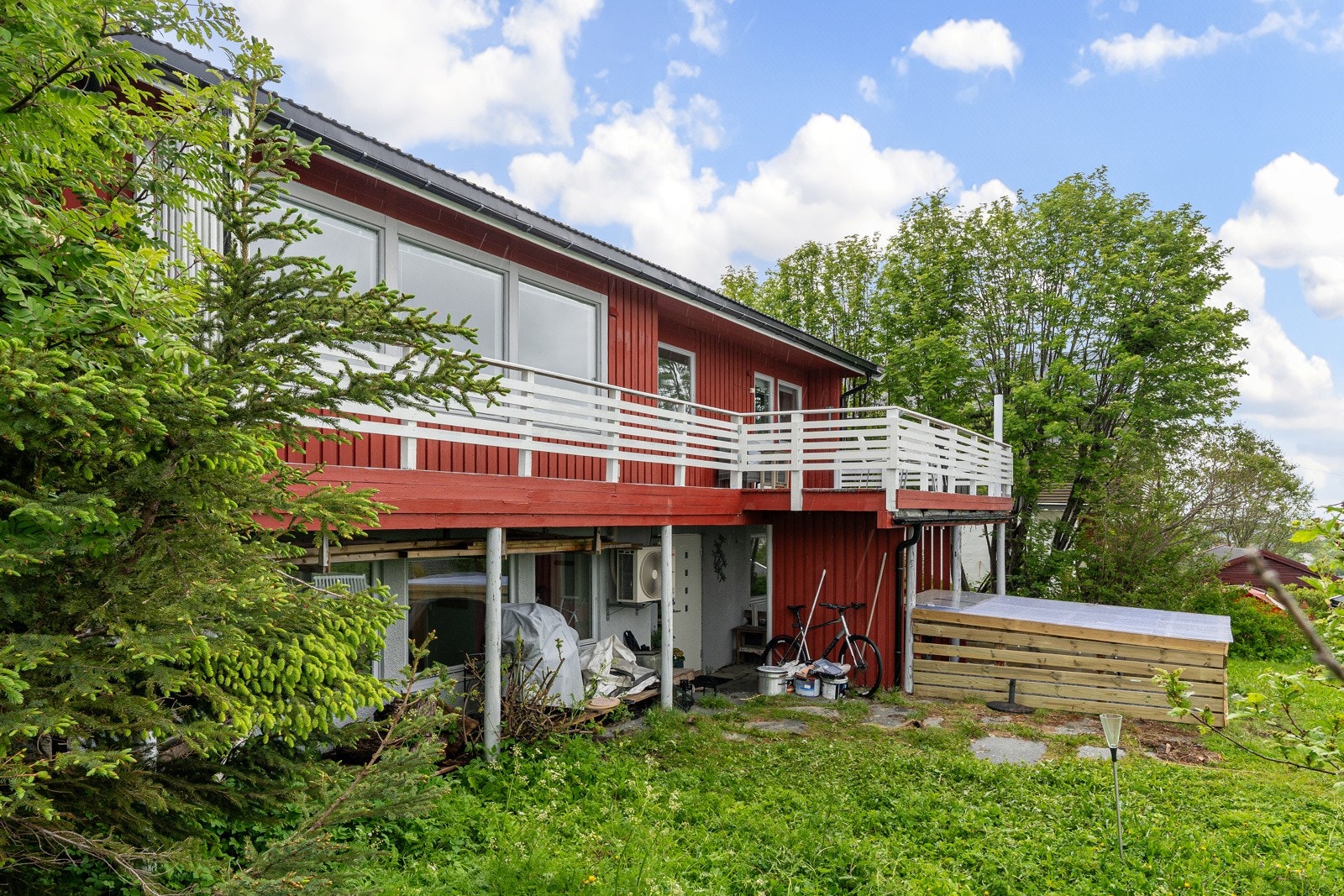 Området rundt er rolig, barnevennlig og med lite trafikk. Galleribilde