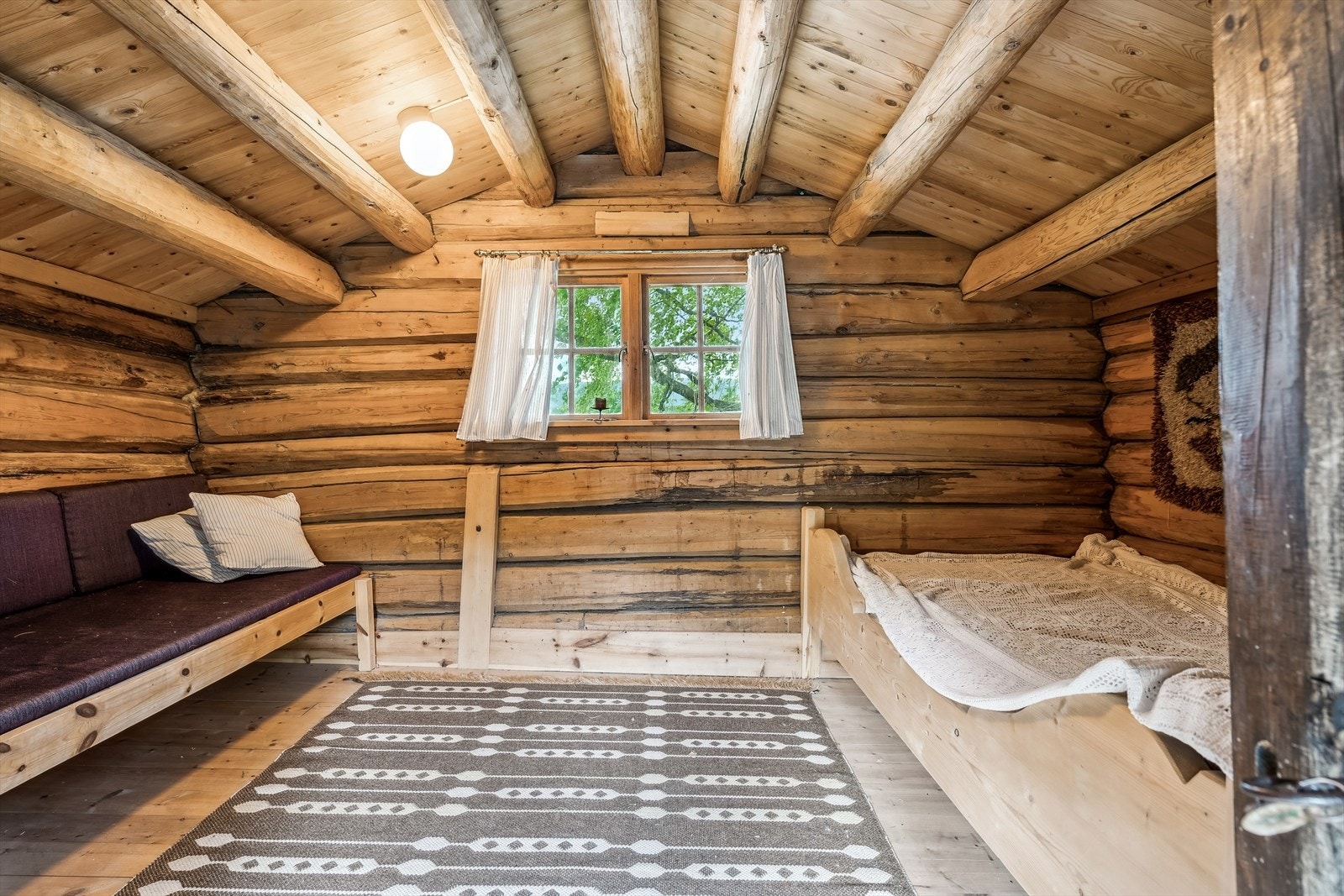 Uthus/ anneks med særpreg - historisk anrbu (Stabbur). Galleribilde