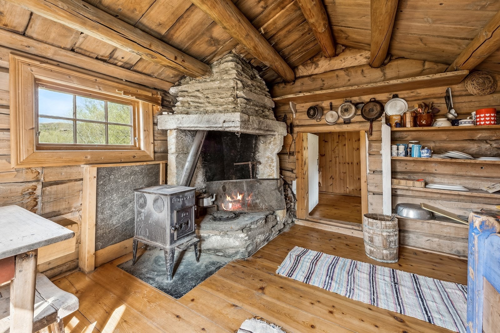 Gammel grue i setra. Galleribilde