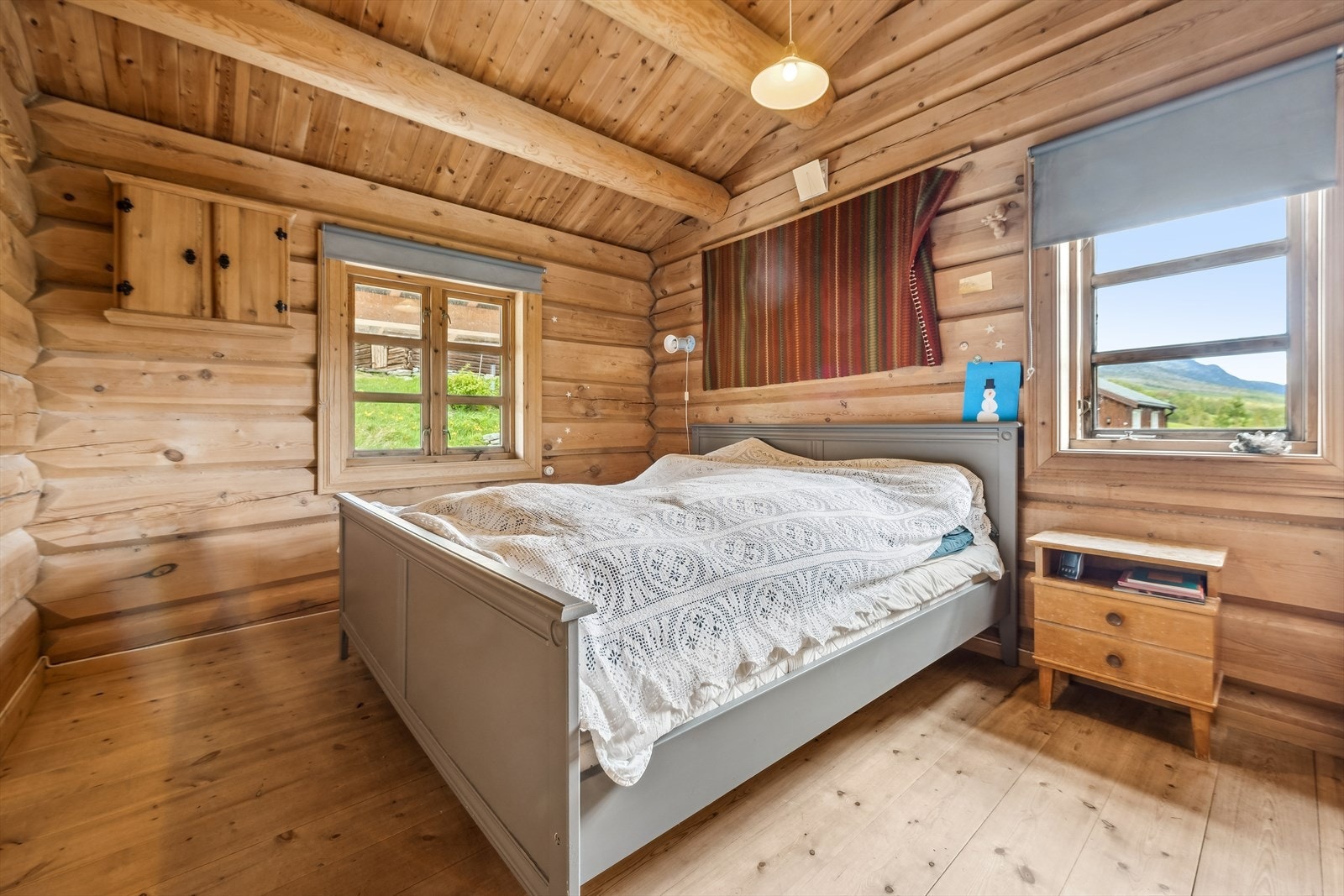 Soverom i 1. etasje i nyere bolig. Galleribilde