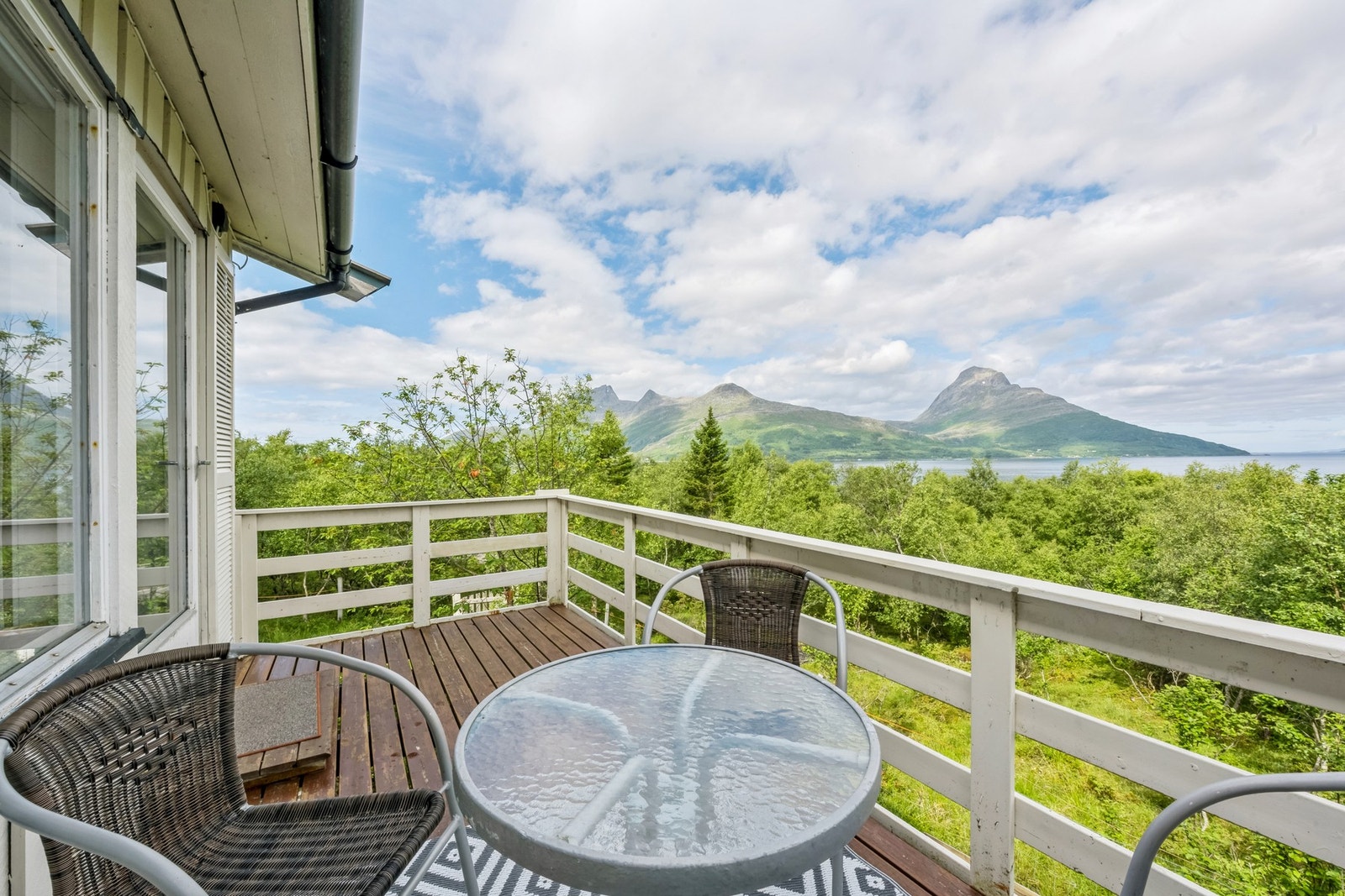 Solrik balkong Galleribilde