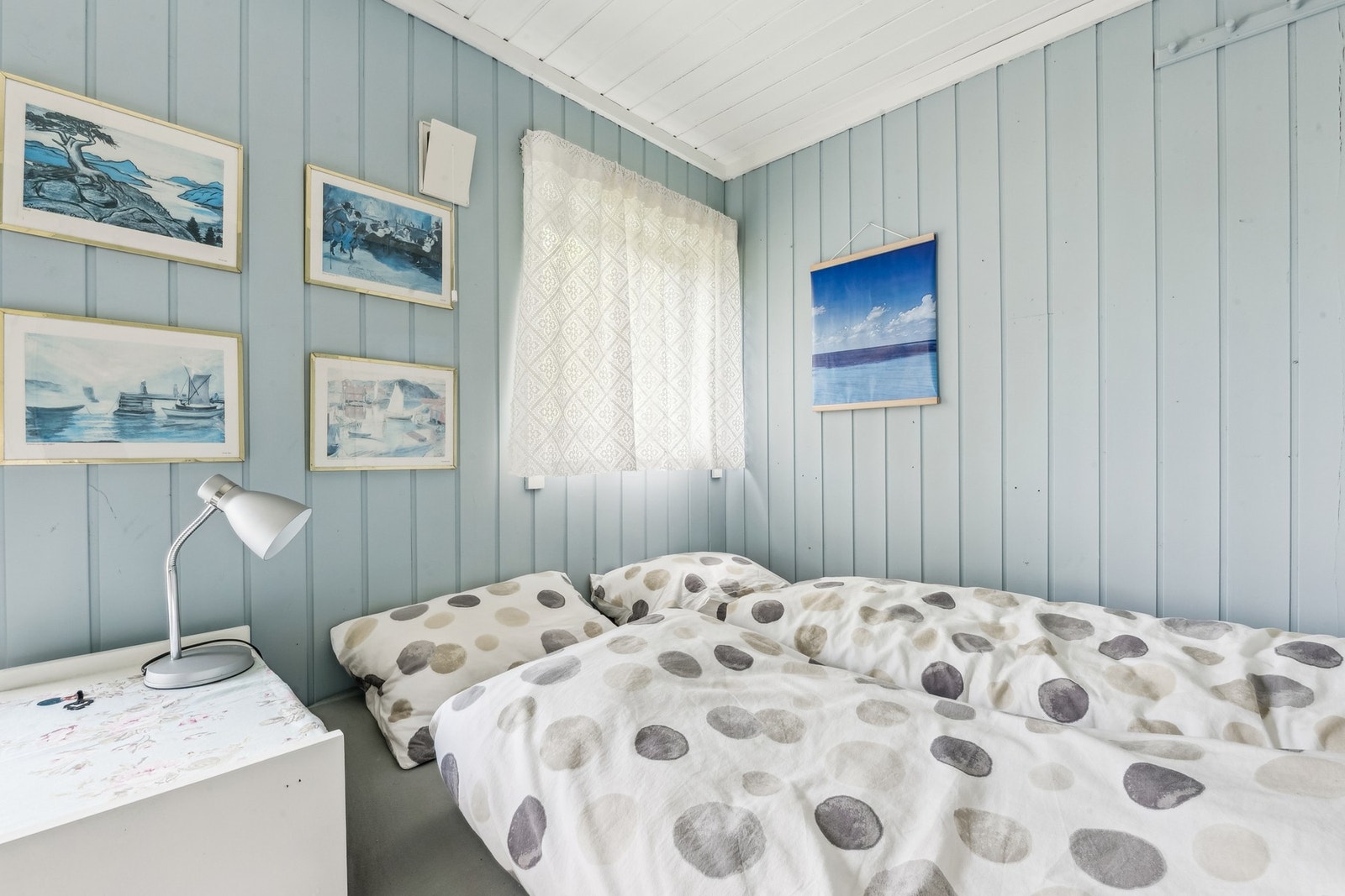 Soverommet er opprinnelig 2 soverom hvor veggen er fjernet Galleribilde