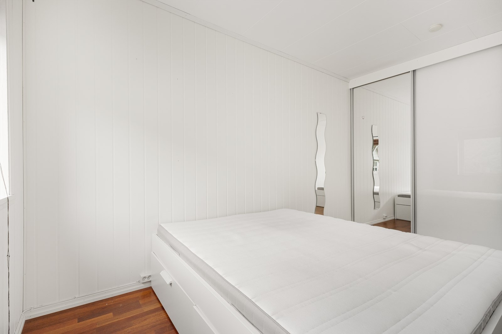 Soverom nr 3 ligger på andre siden av stuen Galleribilde