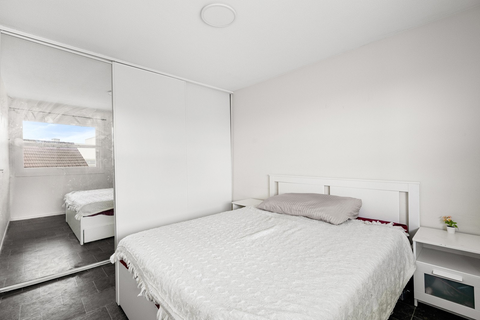 Du har et godt garderobeskap med skyvedører. Galleribilde