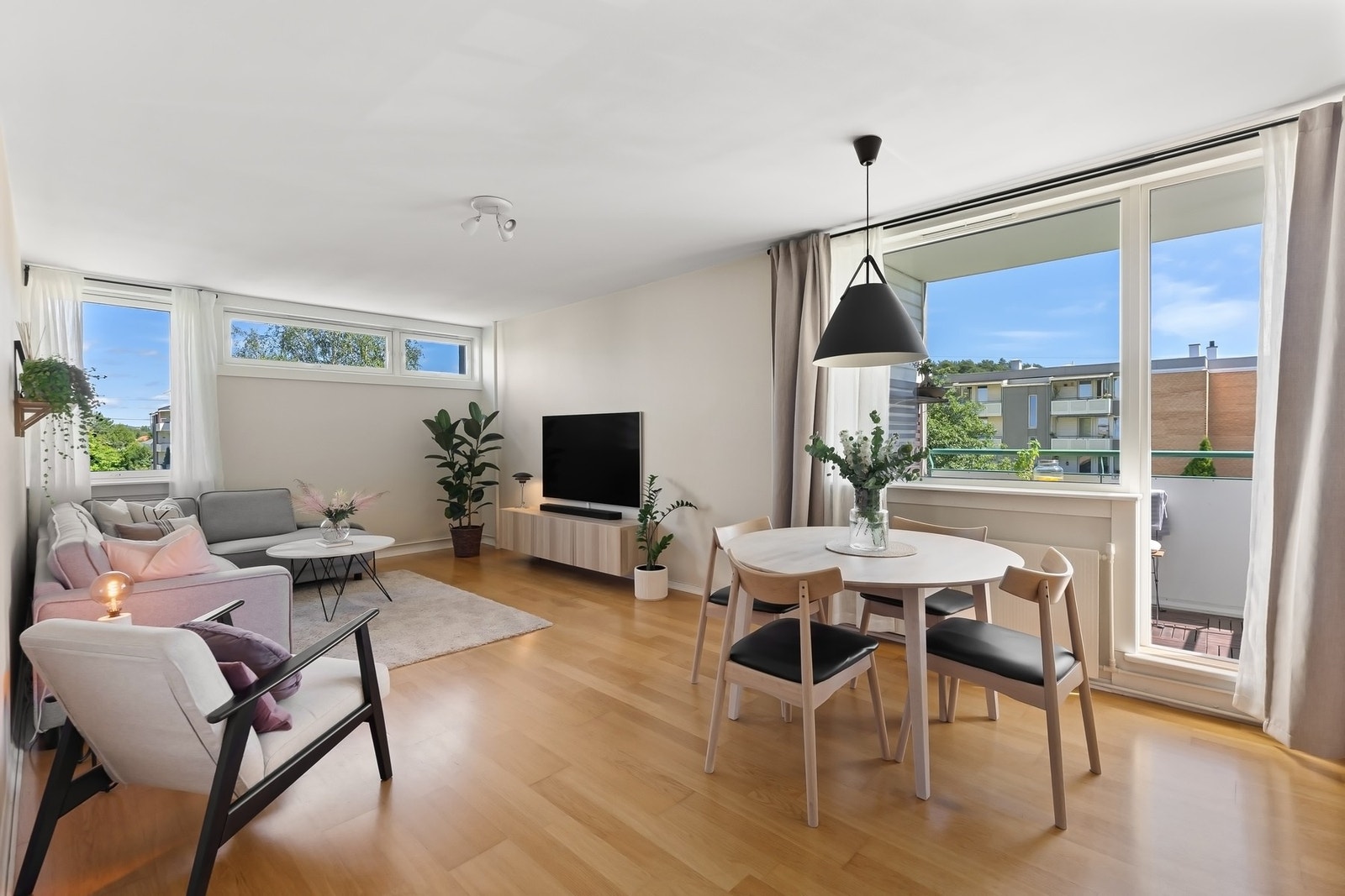 Leiligheten har en praktisk romdeling, med gode planløsninger. Galleribilde