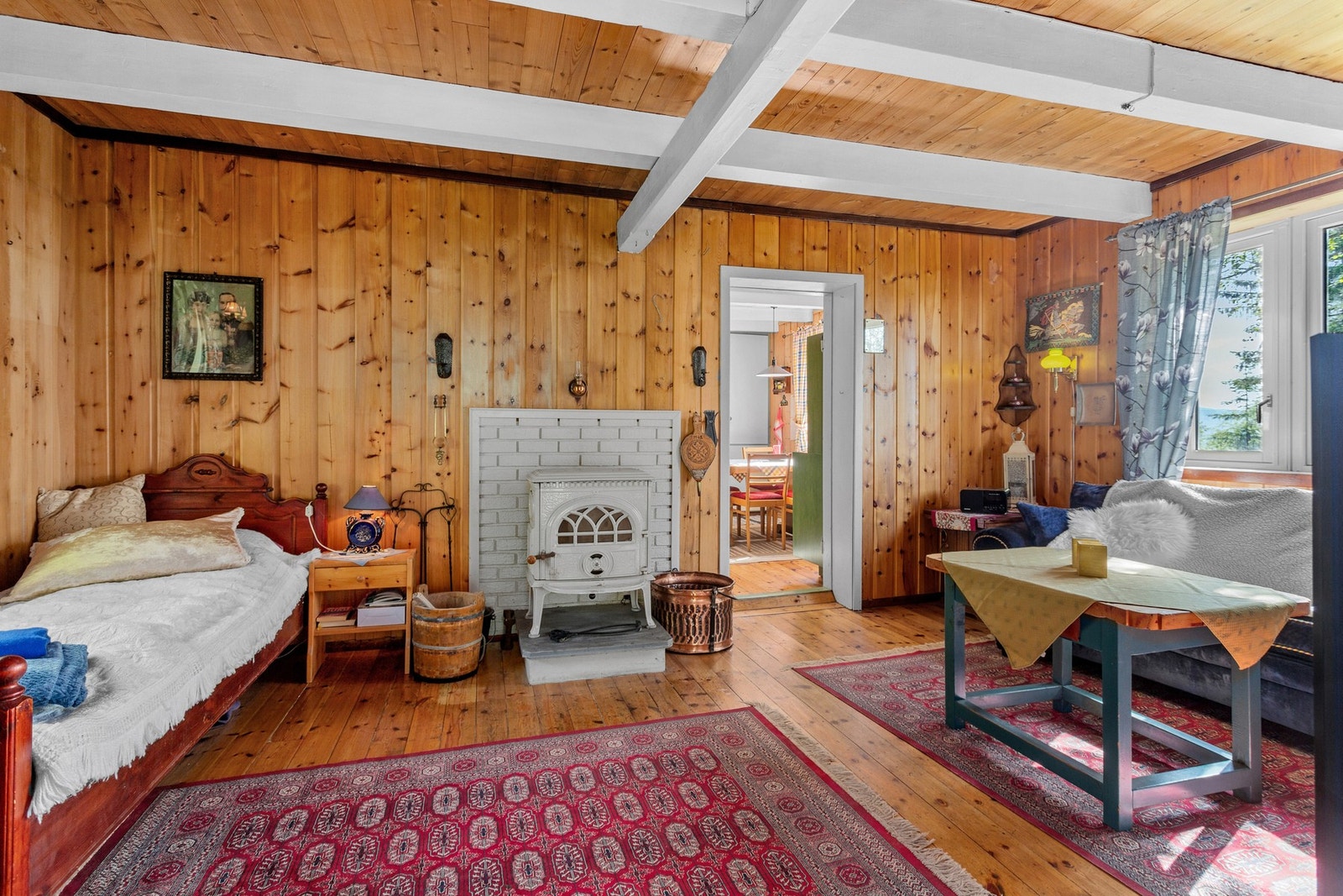 Stuen er av god størrelse med flere gode møbleringsmuligheter. Galleribilde