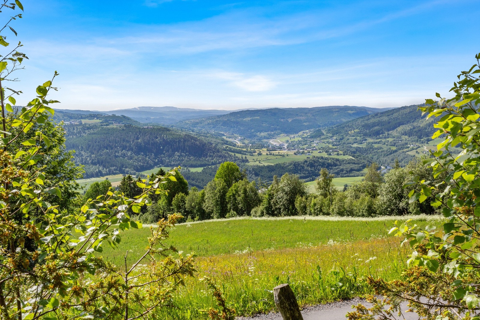 Tomten er på ca. 816m². Galleribilde