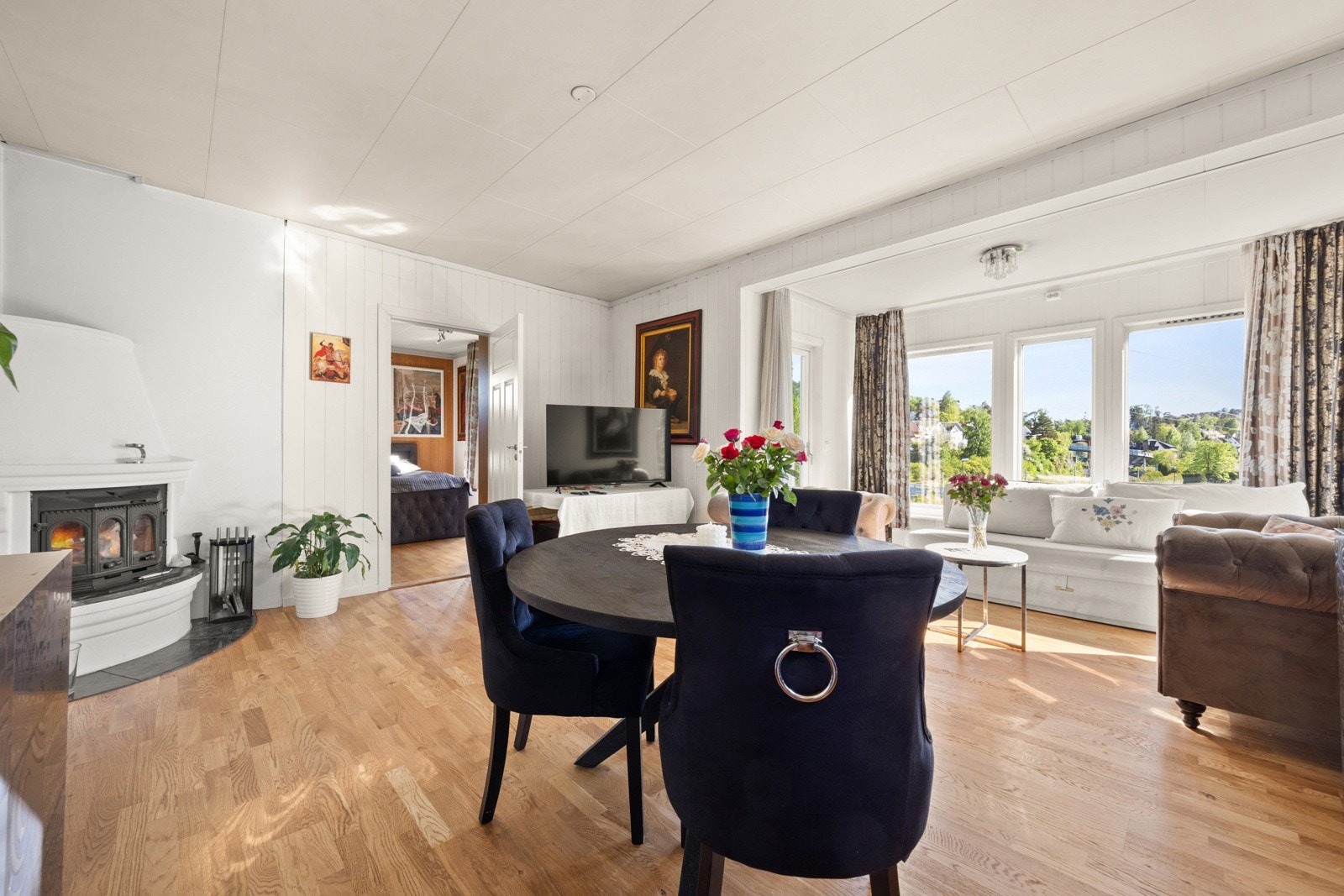 Det er peis i stuen som kommer godt med på vinterhalvåret Galleribilde