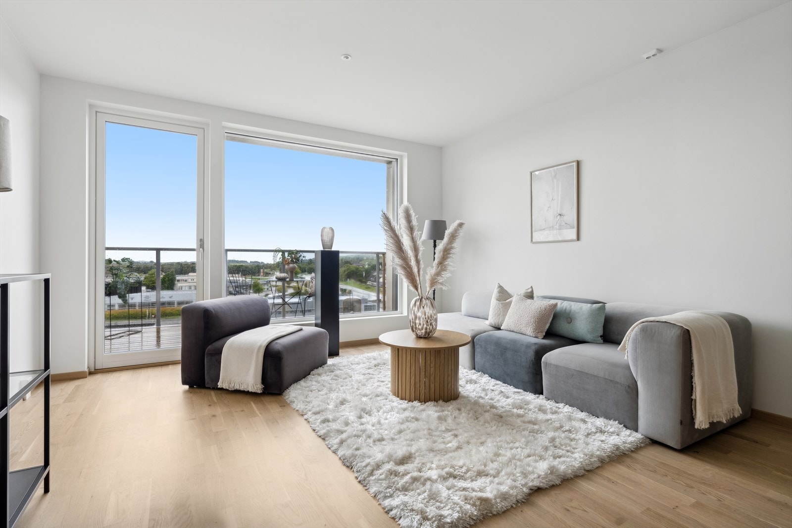 Velkommen til denne nye og lekre leiligheten i Stavangerveien! Presentert av Sondre Aamodt v/ DNB Eiendom. Galleribilde