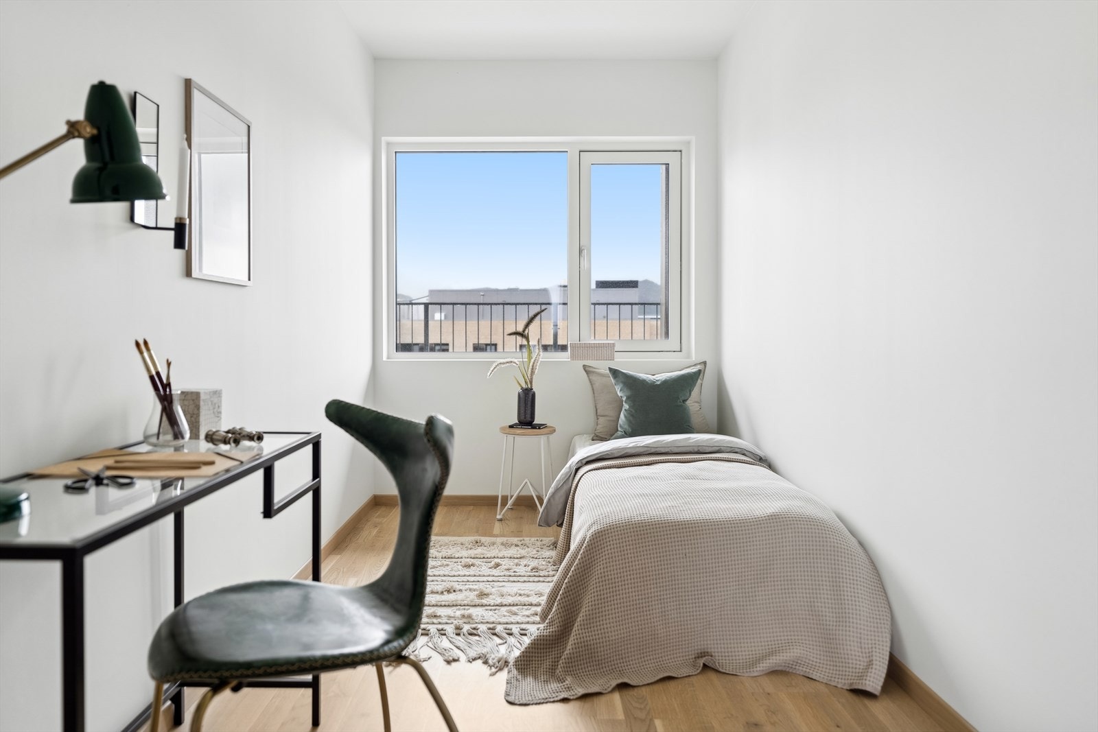 Leiligheten har tre gode soverom, dette i tilknytning til kjøkken/stue. Galleribilde