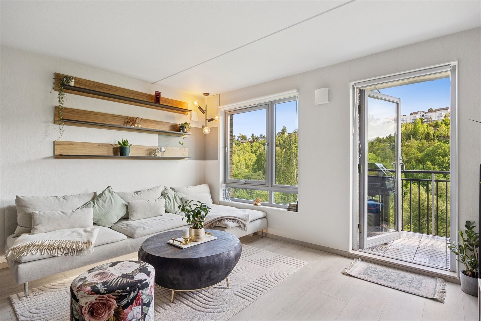 Leilighetens lyse fremtoning gjør det enkelt å sette ditt personlige preg. Galleribilde