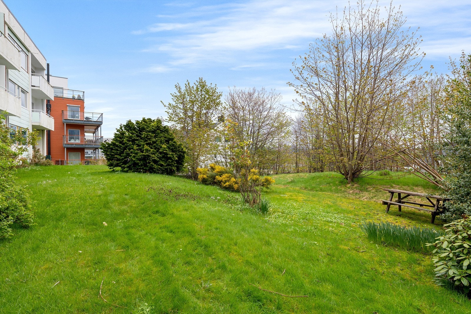 Fra leiligheten har man direkte utgang til felles grøntareal Galleribilde