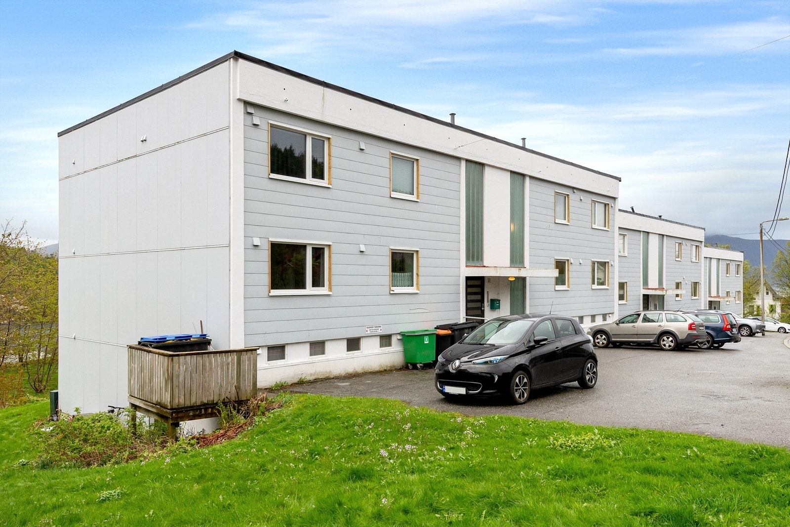 Det har den siste tiden vært utskiftning av eldre vinduer, verandadører og ytterdører Galleribilde