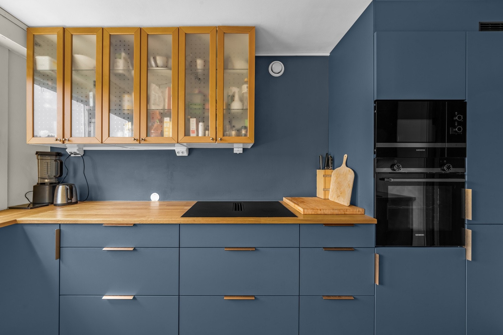 Lekker kjøkkeninnredning fra 2024 med moderne design. Galleribilde