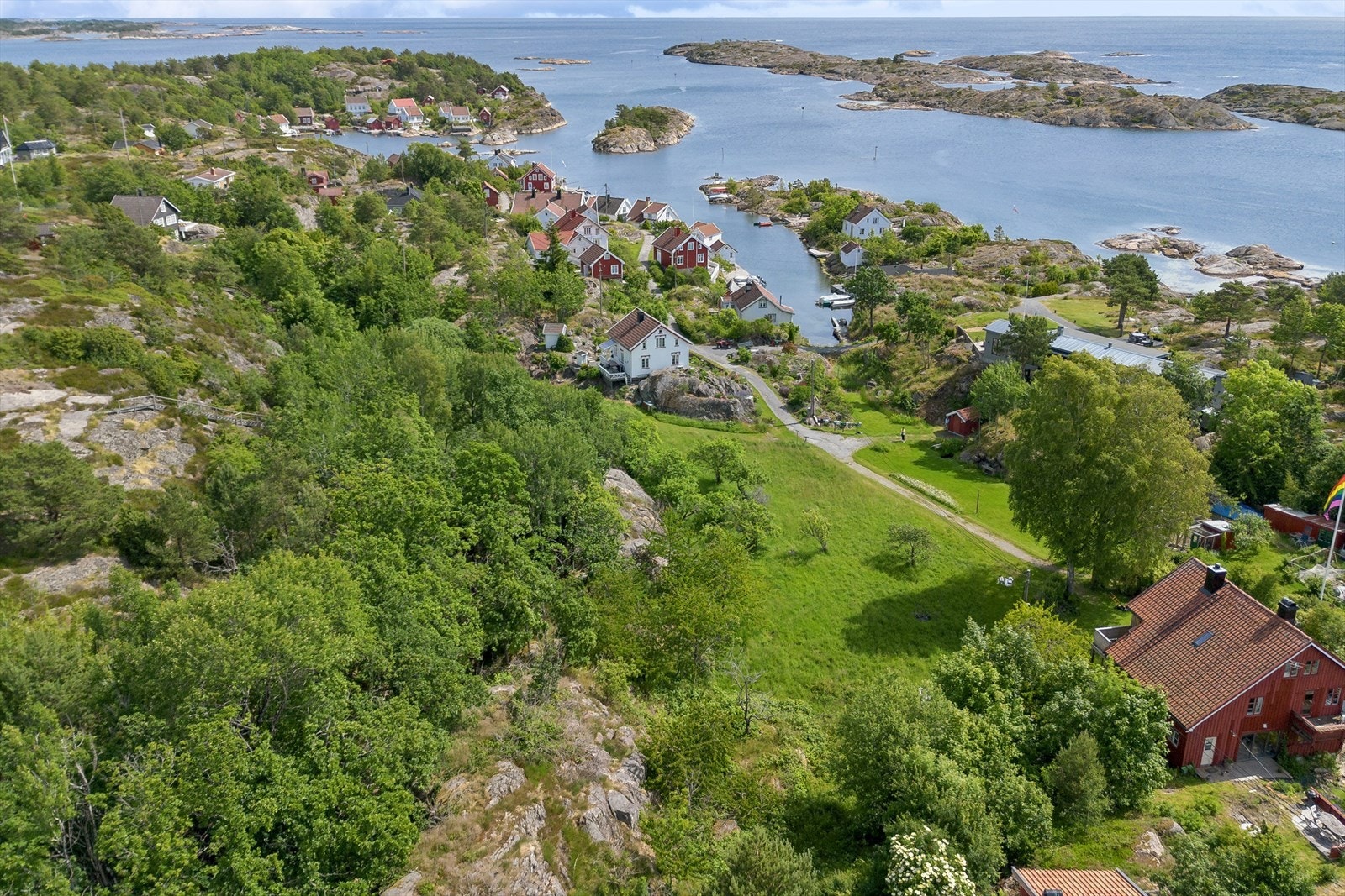 Sjønær stor tomt med flere teiger - Oområde bl.a. satt av til boligformål Galleribilde