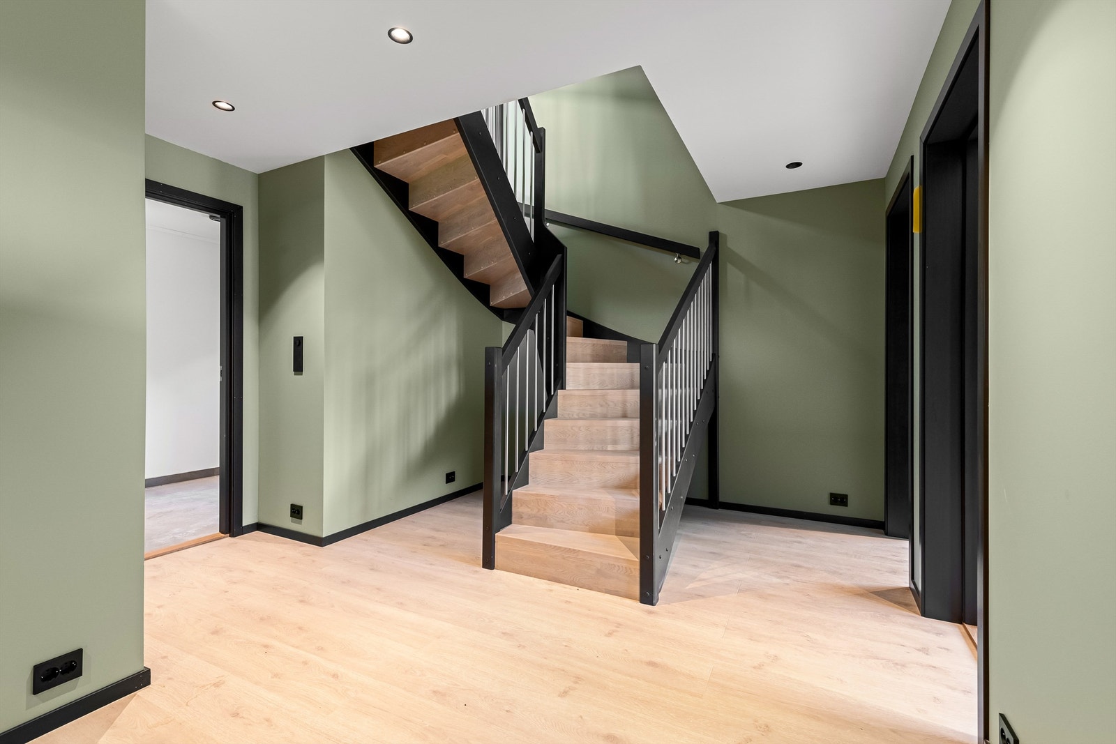 Gang/trapperom i underetasjen Galleribilde