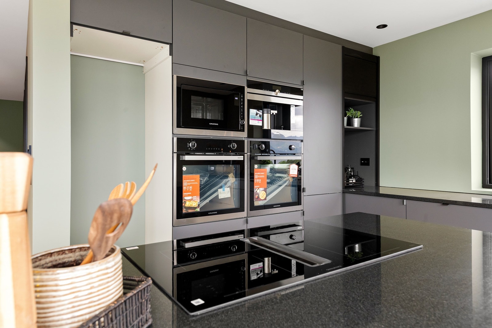 Ventilatoren er innebygd i den store induksjonstoppen Galleribilde