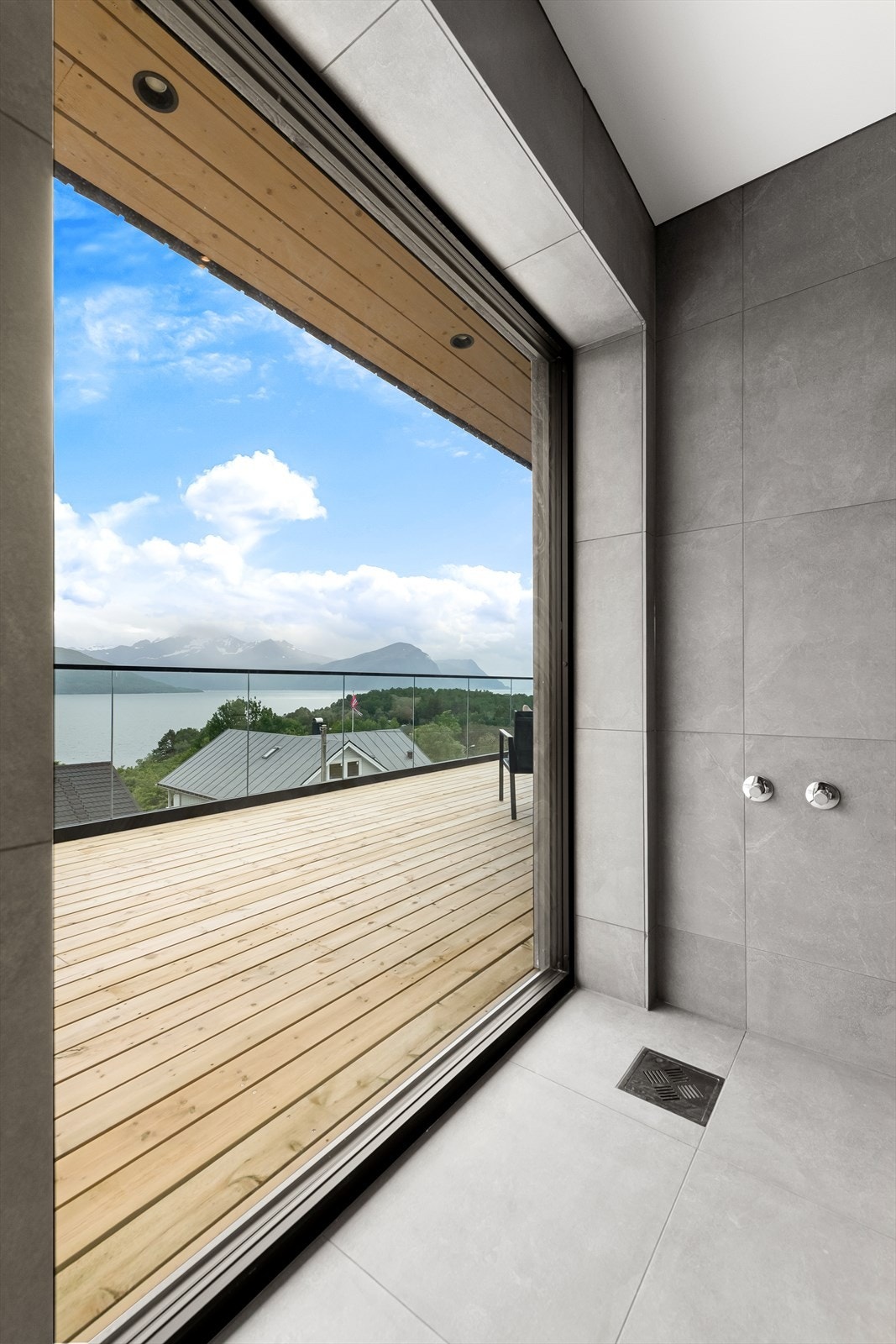 Nydelig utsikt også fra badet i 2. etasje Galleribilde