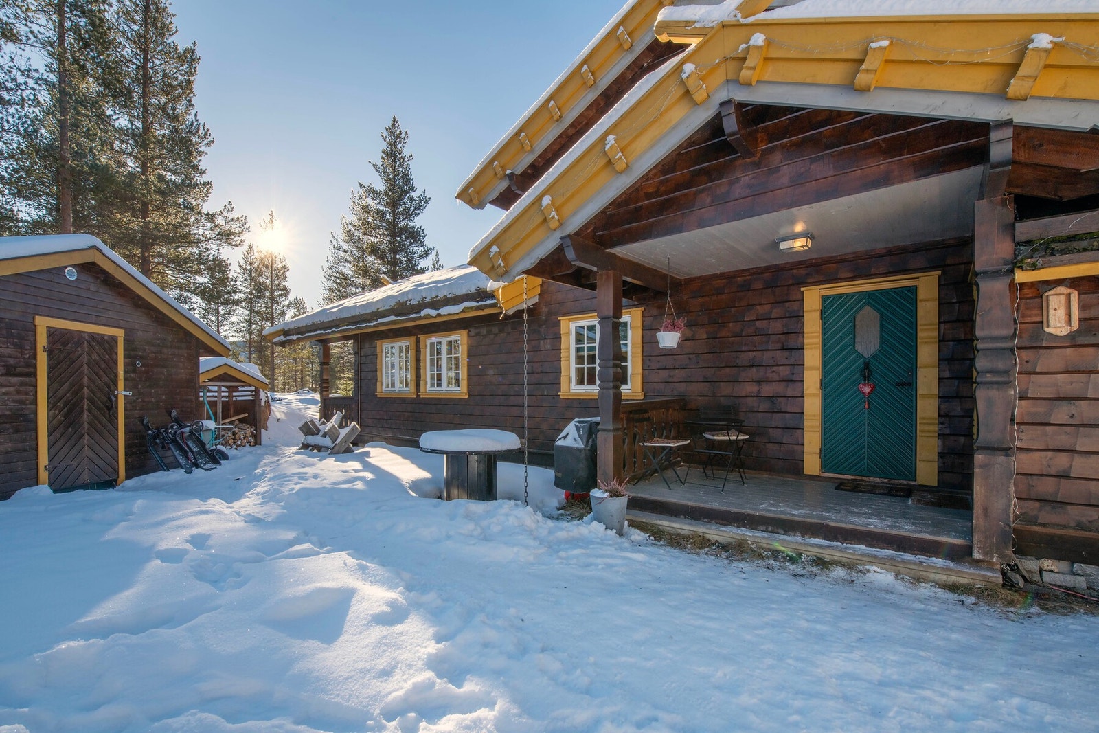 Hytten et stort uthus. Perfekt for oppbevaring av utstyr. Galleribilde