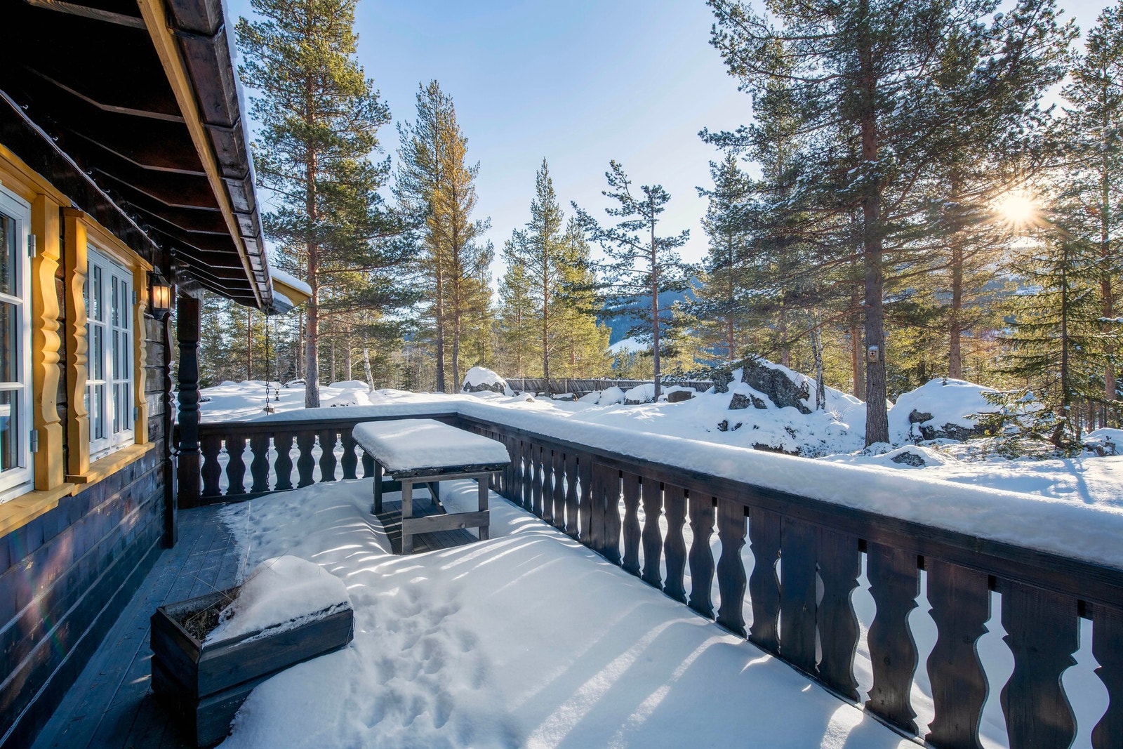 God plass til flere sittegrupper. Galleribilde