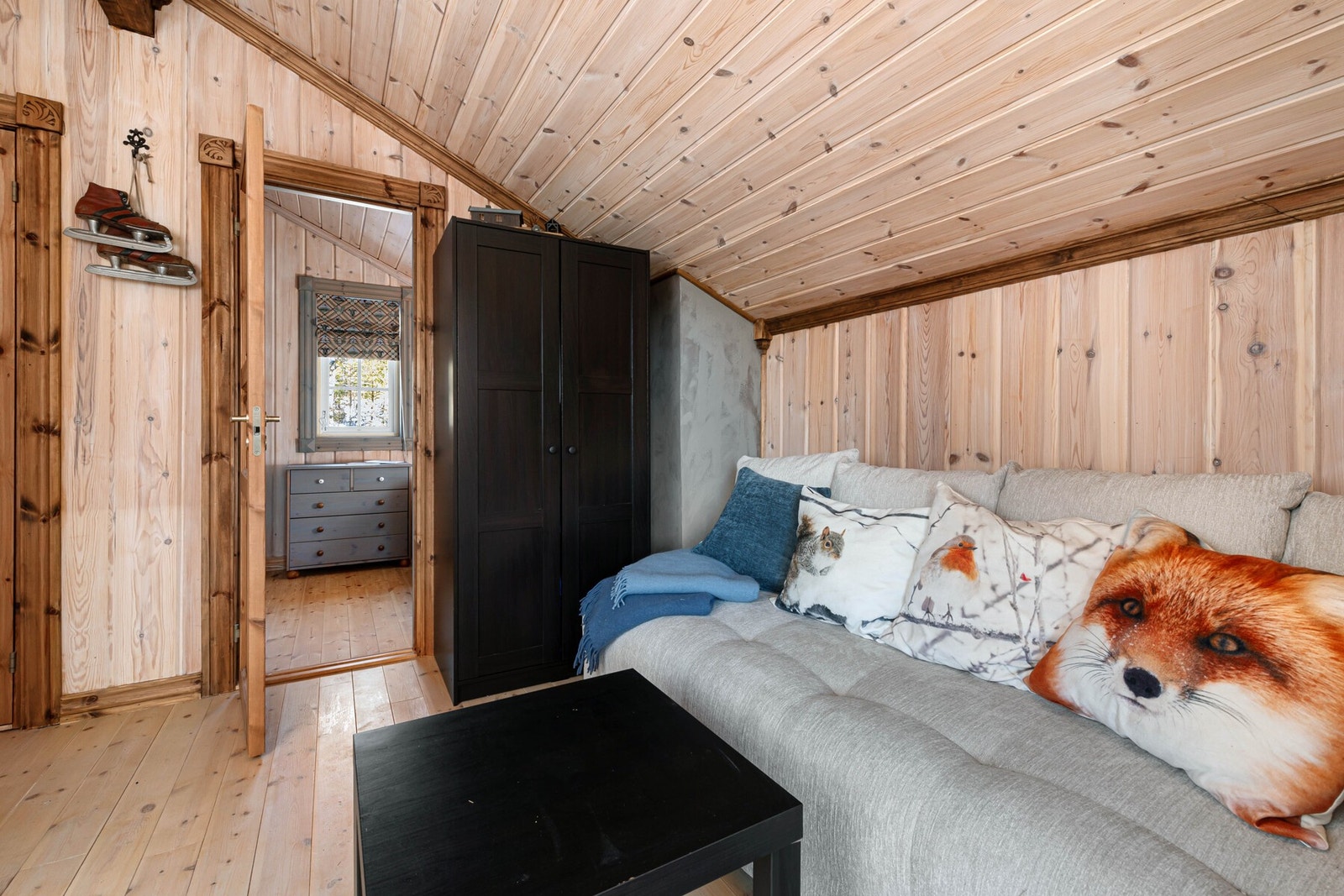 Perfekt sted for barn og unge og oppholde seg, samt god plass til ekstra soveplasser. Galleribilde