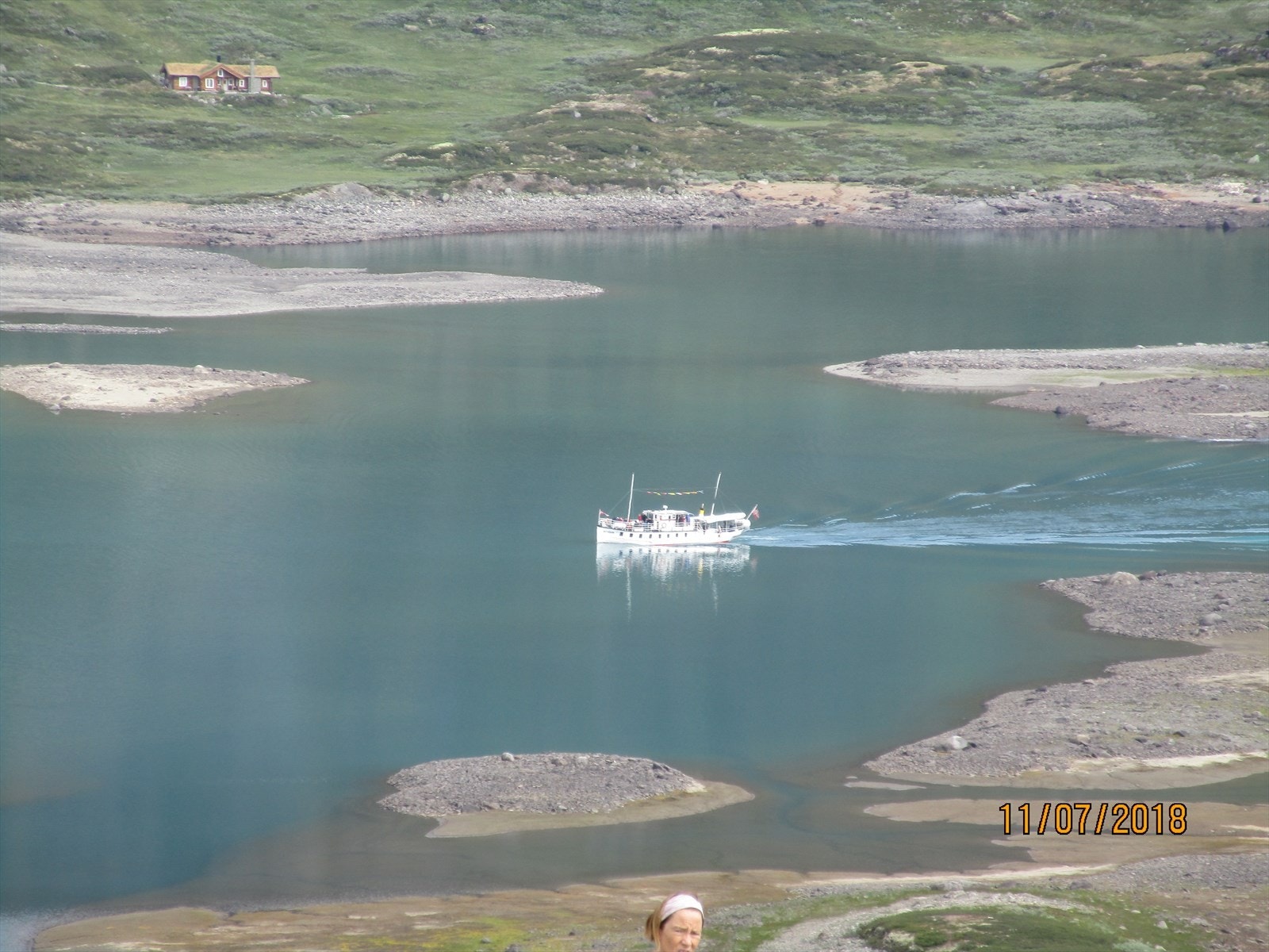 Om sommeren går båten Bitihorn to turer daglig til og fra Bygdin, og dette gir muligheter for å ta båten til Torfinnsbu og gå tilbake til Eidsbugarden via den nyåpnede historiske vandreruten, eller via bandet mellom Galdeberg og Slettmarkpiggen. Galleribilde