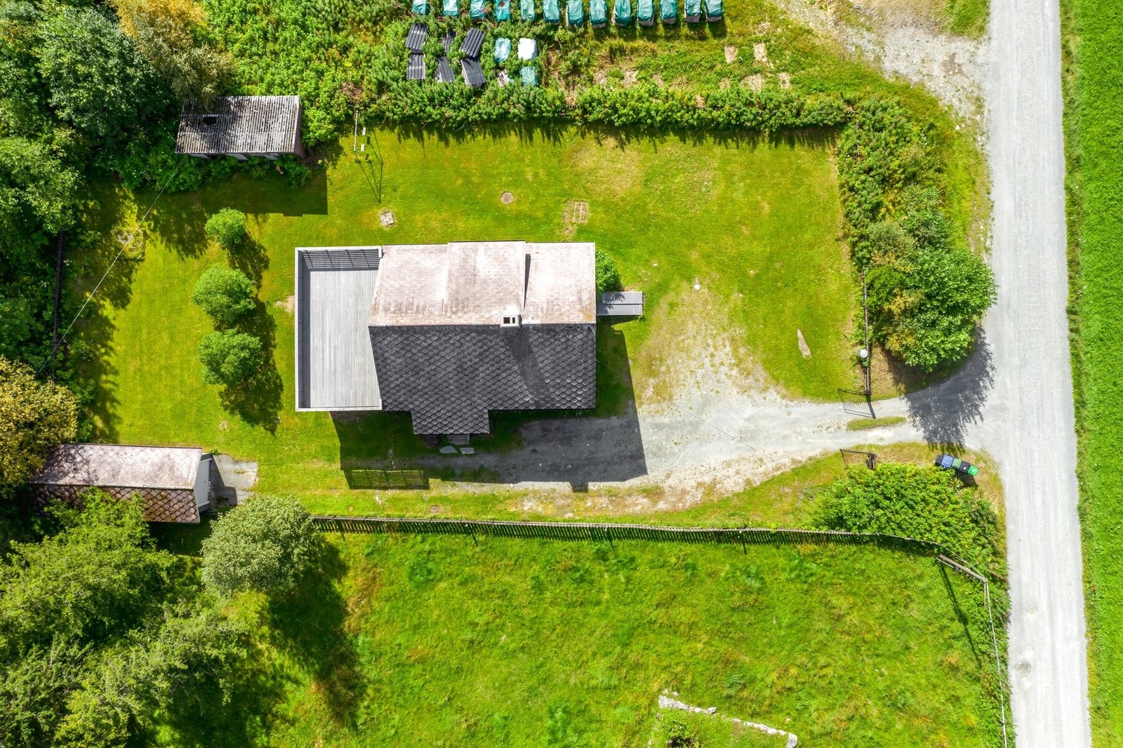 Hagen byr på mye boltreplass for både store og små, og man kan enkelt sette opp en trampoline, etablere en kjøkkenhage eller spille fotball med venner. Galleribilde