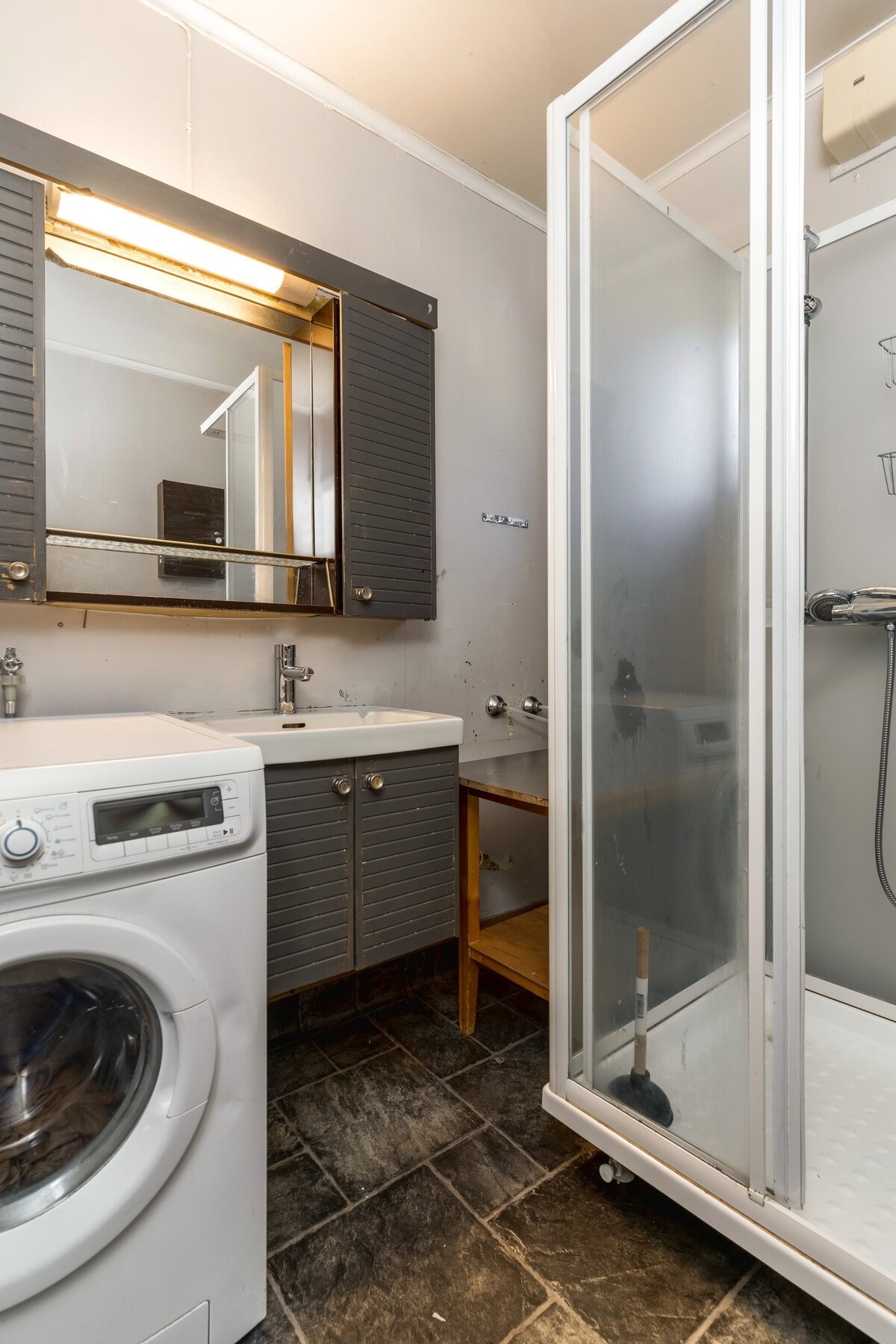 Badet ble oppgradert med nytt sluk og gulvbelegg rundt 2018. Galleribilde