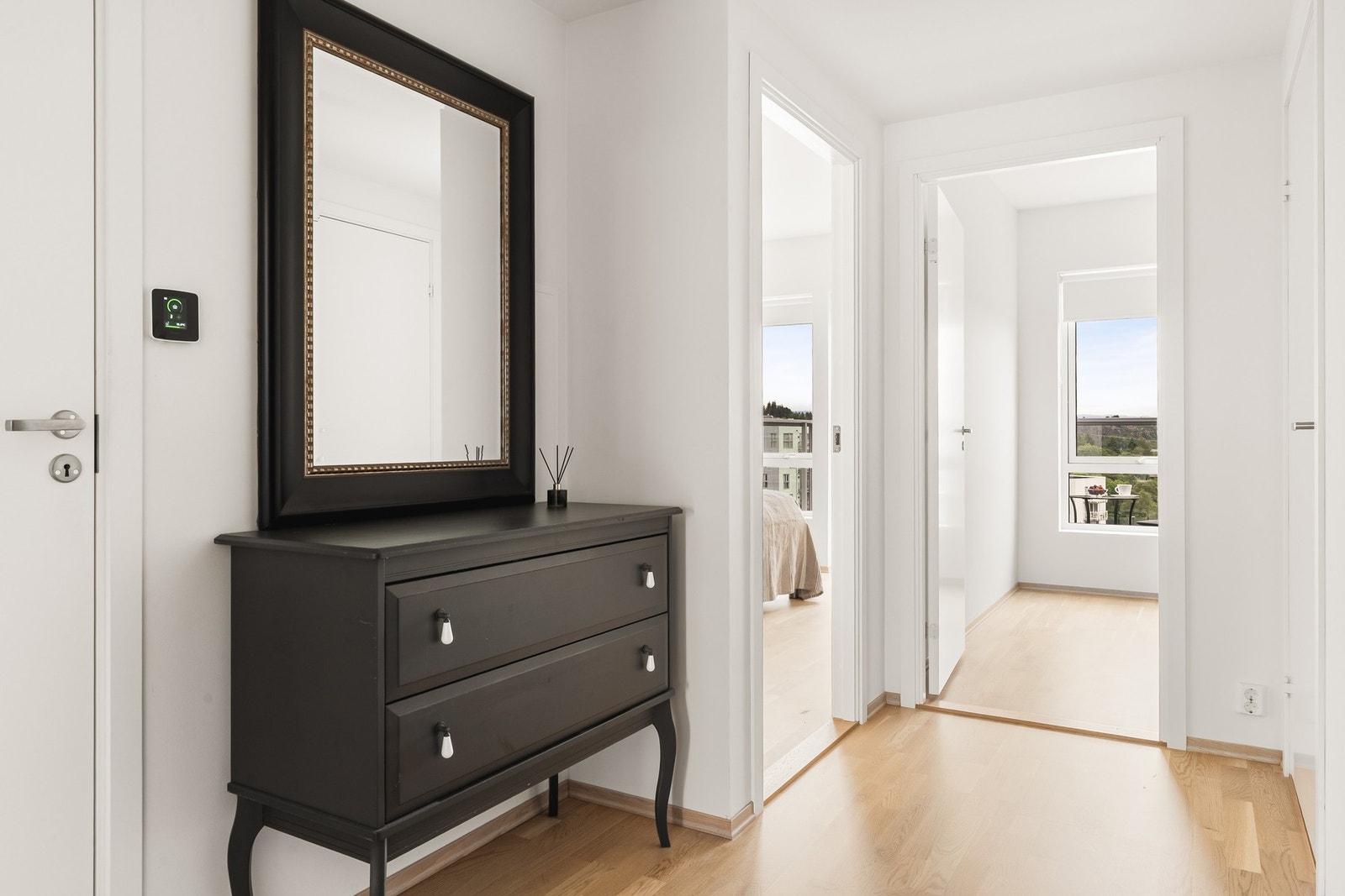 Det er god plass til oppbevaring i gang. Galleribilde