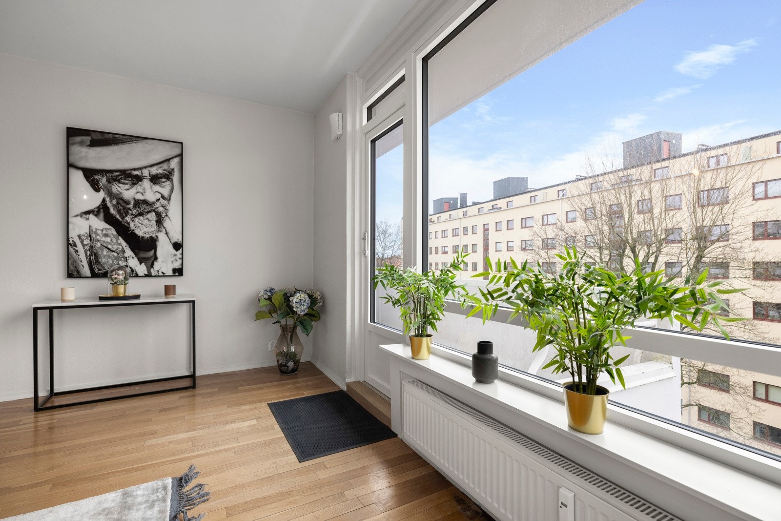 Fra stuen er det utgang til en koselig balkong på 11 kvm. Galleribilde