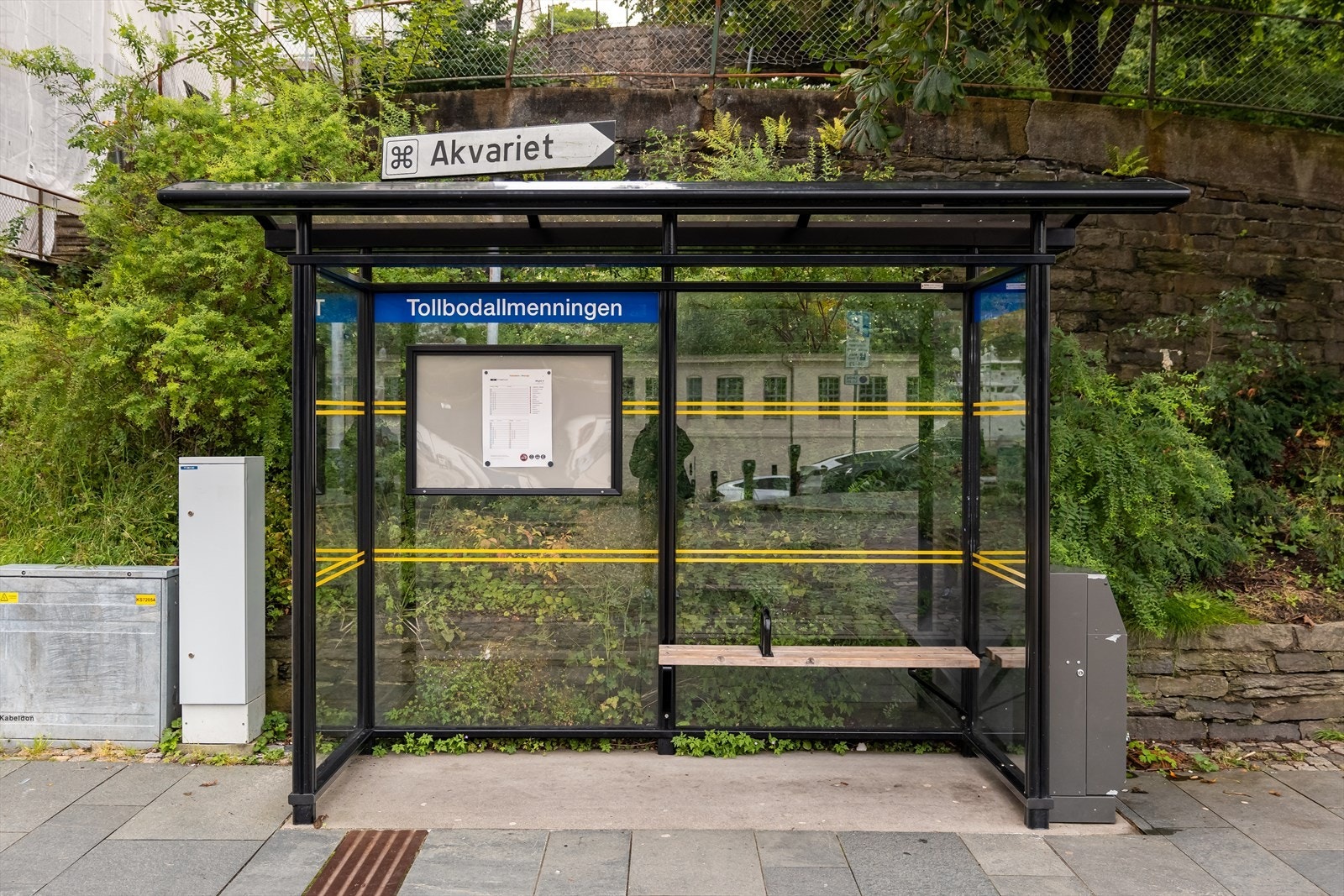 - Fra leiligheten er det kun 1 minutts gange til nærmeste busstopp hvor linje 11 går - Galleribilde