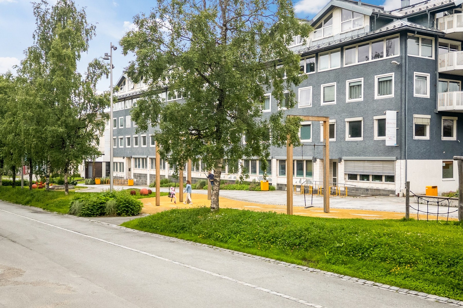 Rett utenfor leiligheten har du Nordlandsparken Galleribilde