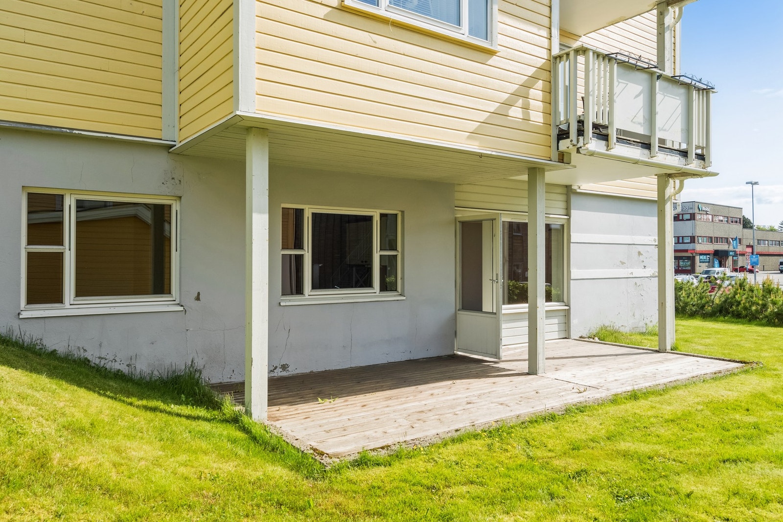 Leieligheten har praktisk beliggenhet i sokkeletasjen med direkte adkomst til bakkeplan Galleribilde