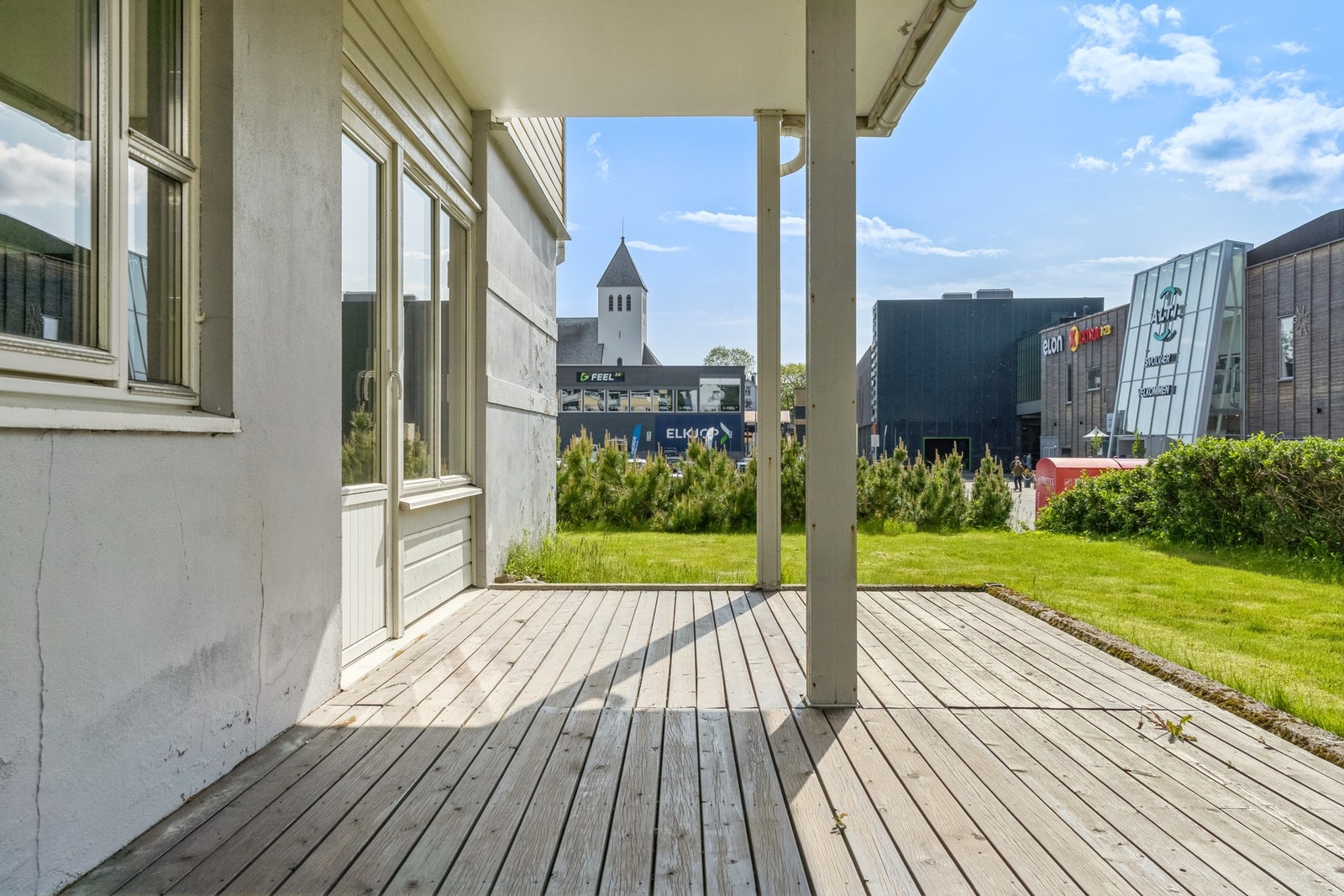 Direkte adkomst til plen, vestvendt og solrikt Galleribilde