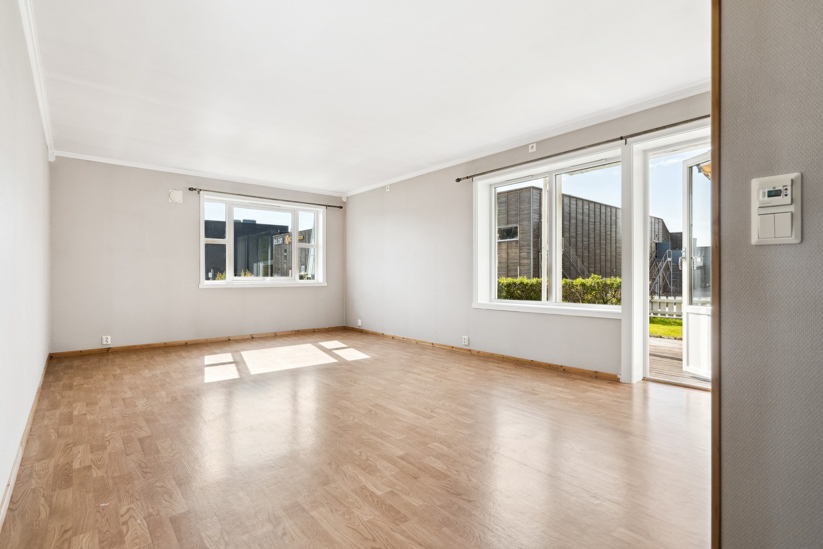 Termostat for varmekabler i stue er byttet 3. juli. Galleribilde