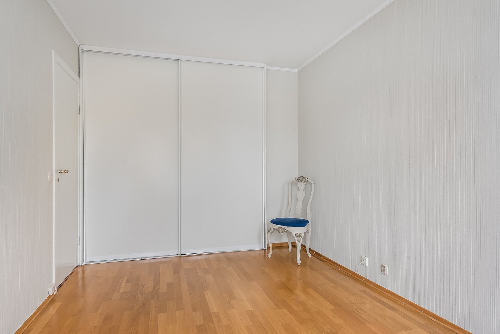 Soverom 1 med skyvedørsgarderobe Galleribilde