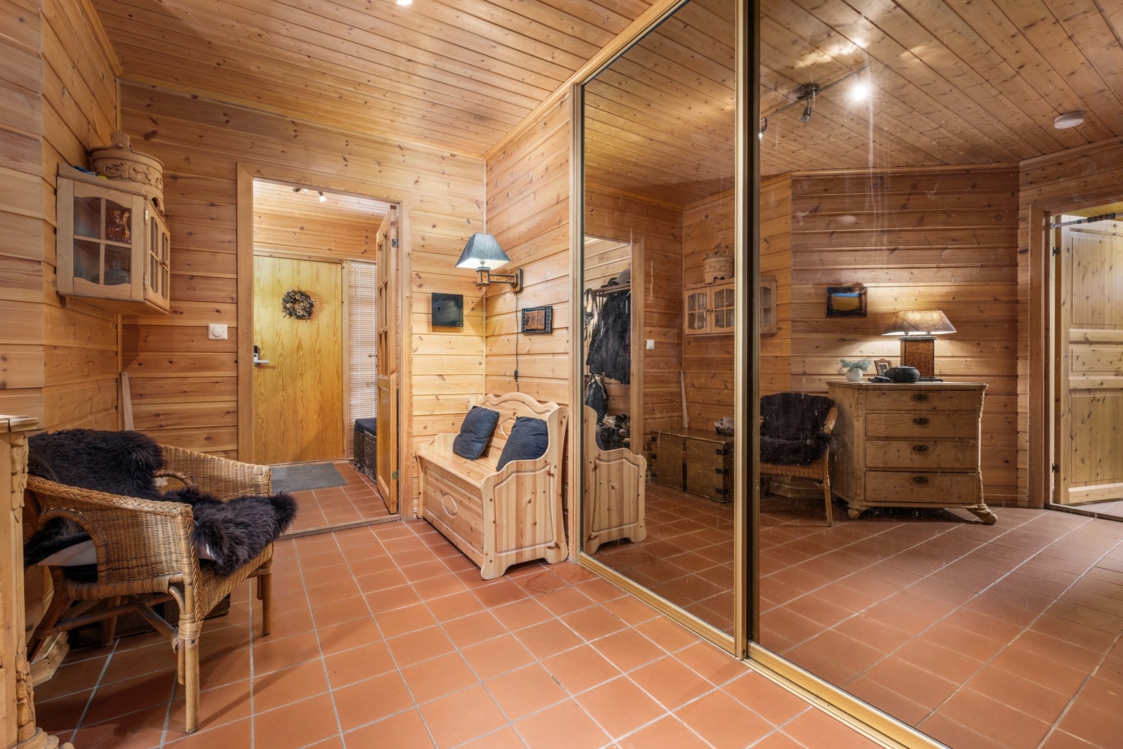 Entréen er på hele 15 kvm. Galleribilde