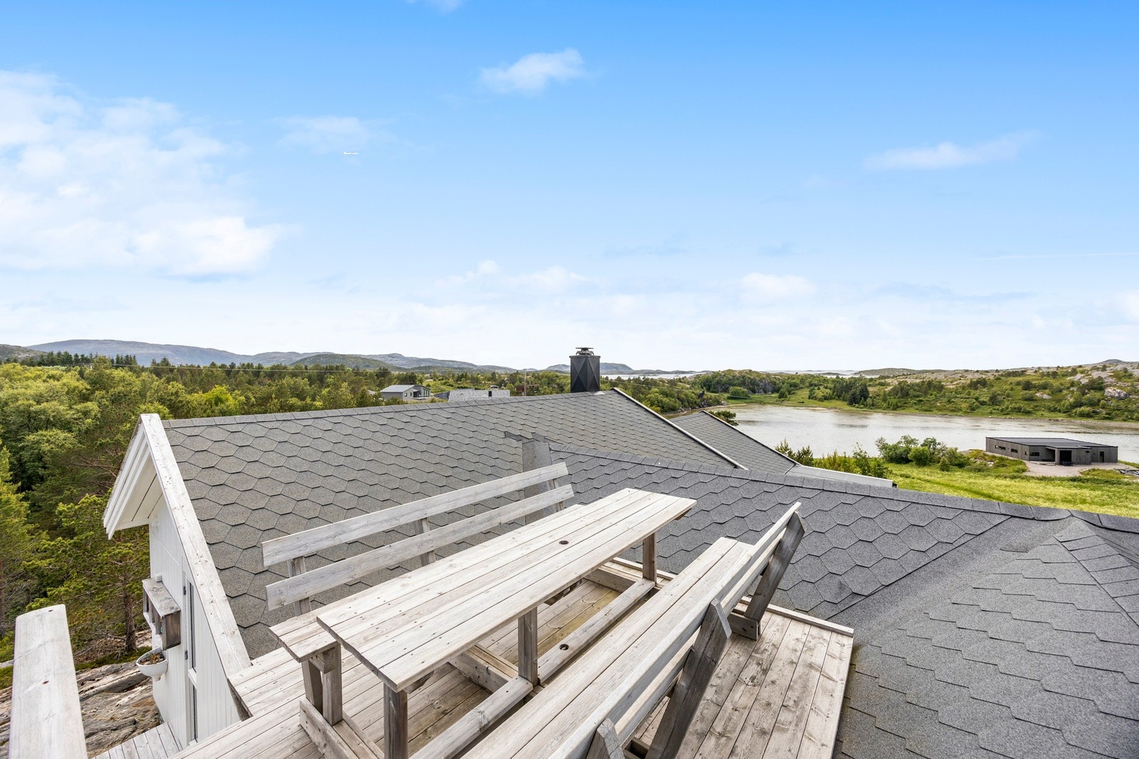 Takterrasse med utsikt over det vakre landskapet Flatanger har å by på! Galleribilde
