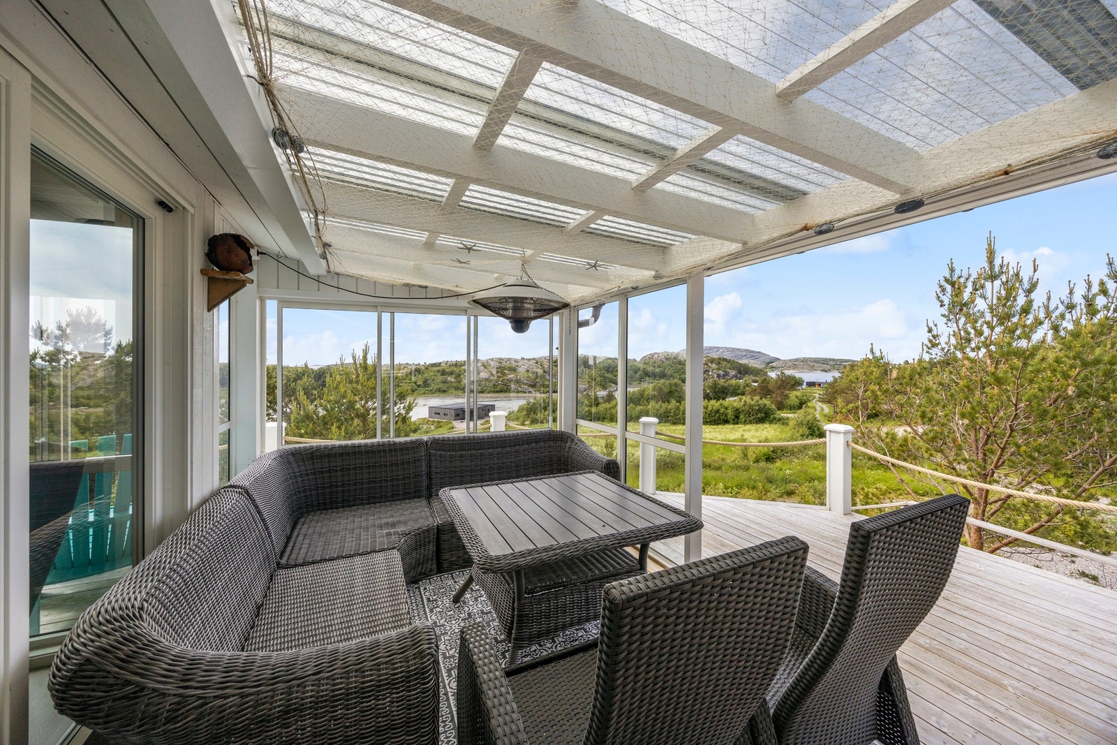 Lunt og takoverbygd område hvor man kan nyte sene sommerkvelder! Galleribilde